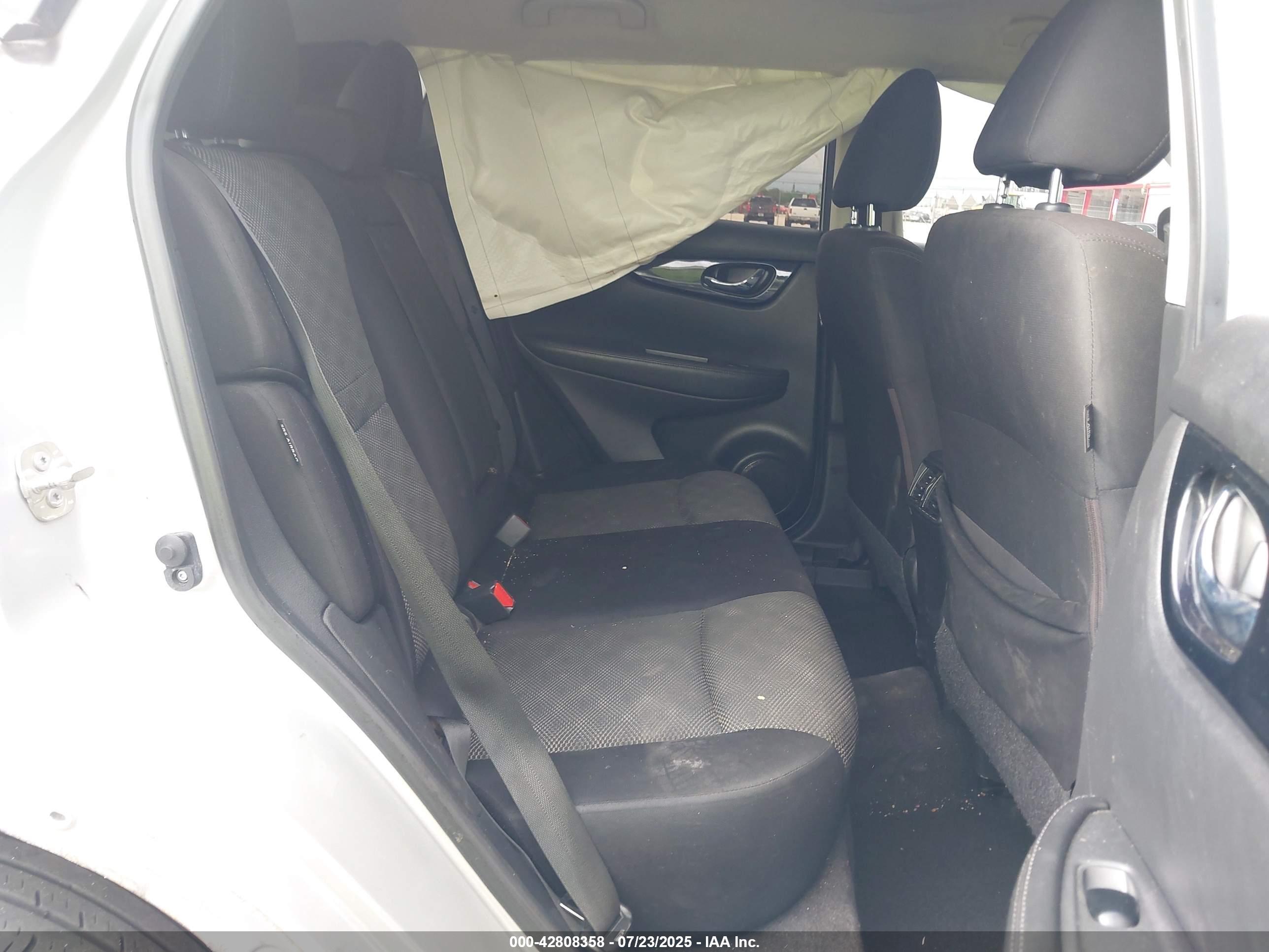 NISSAN ROGUE image 8