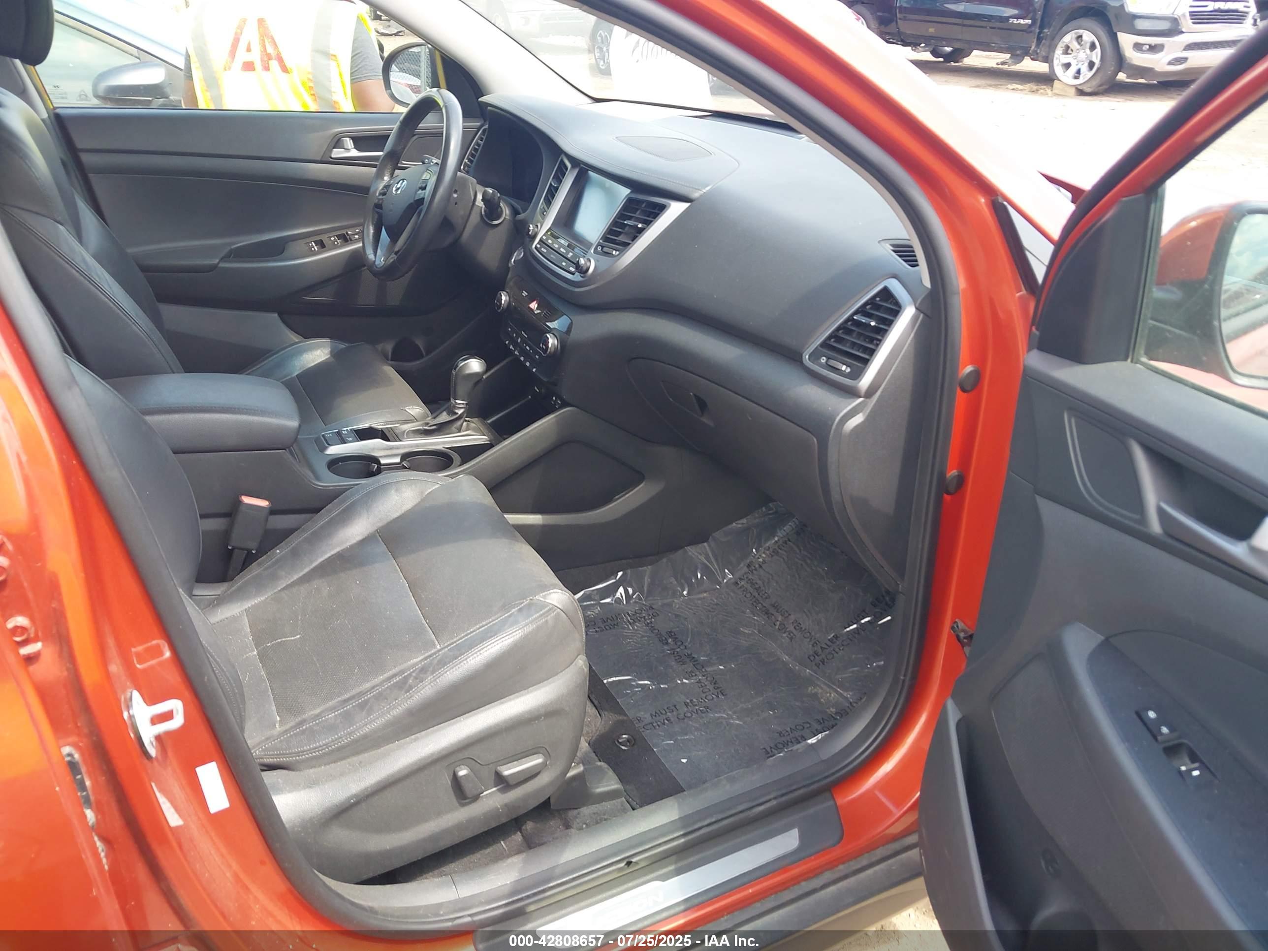 HYUNDAI TUCSON image 5