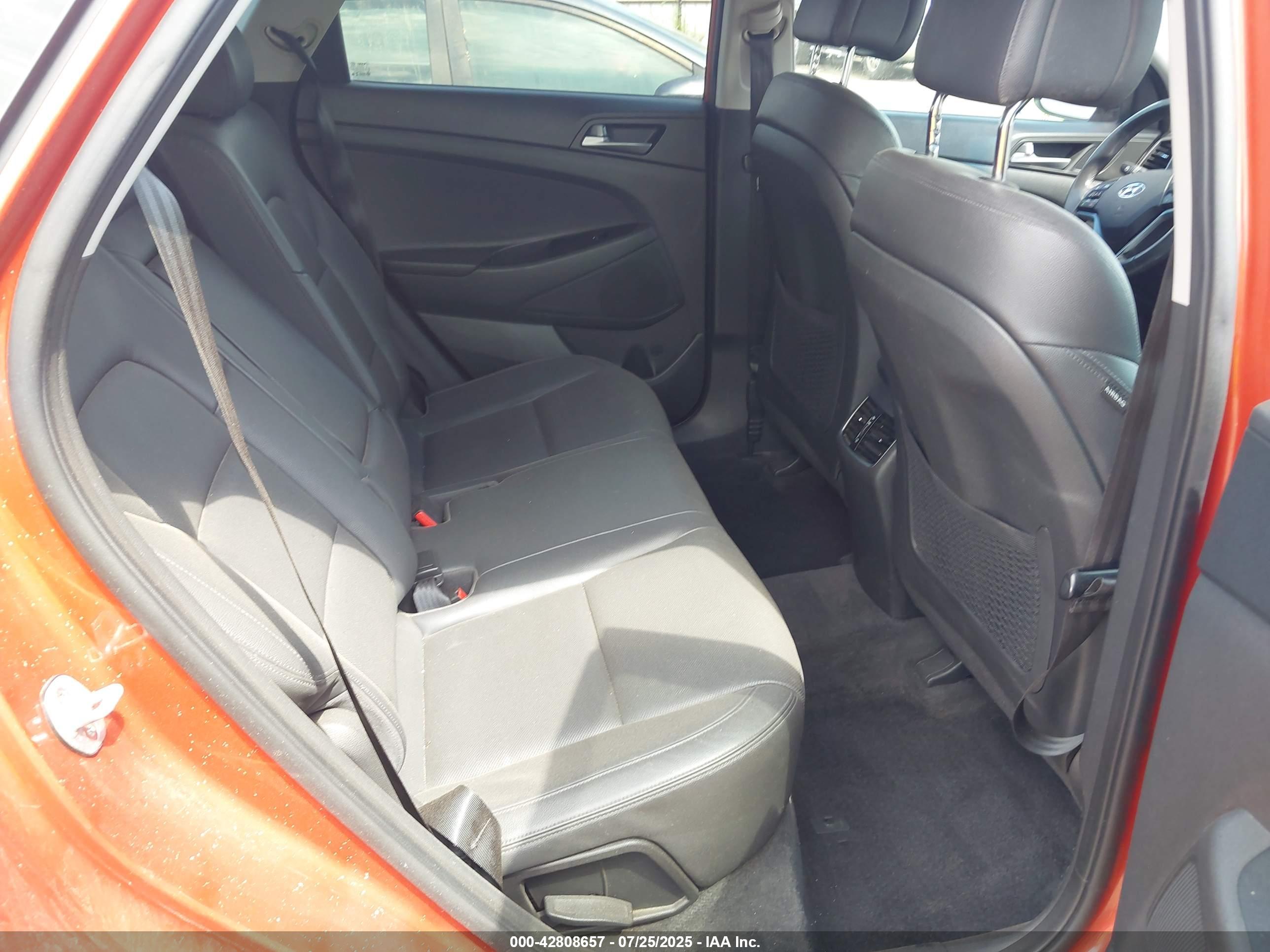 HYUNDAI TUCSON image 8