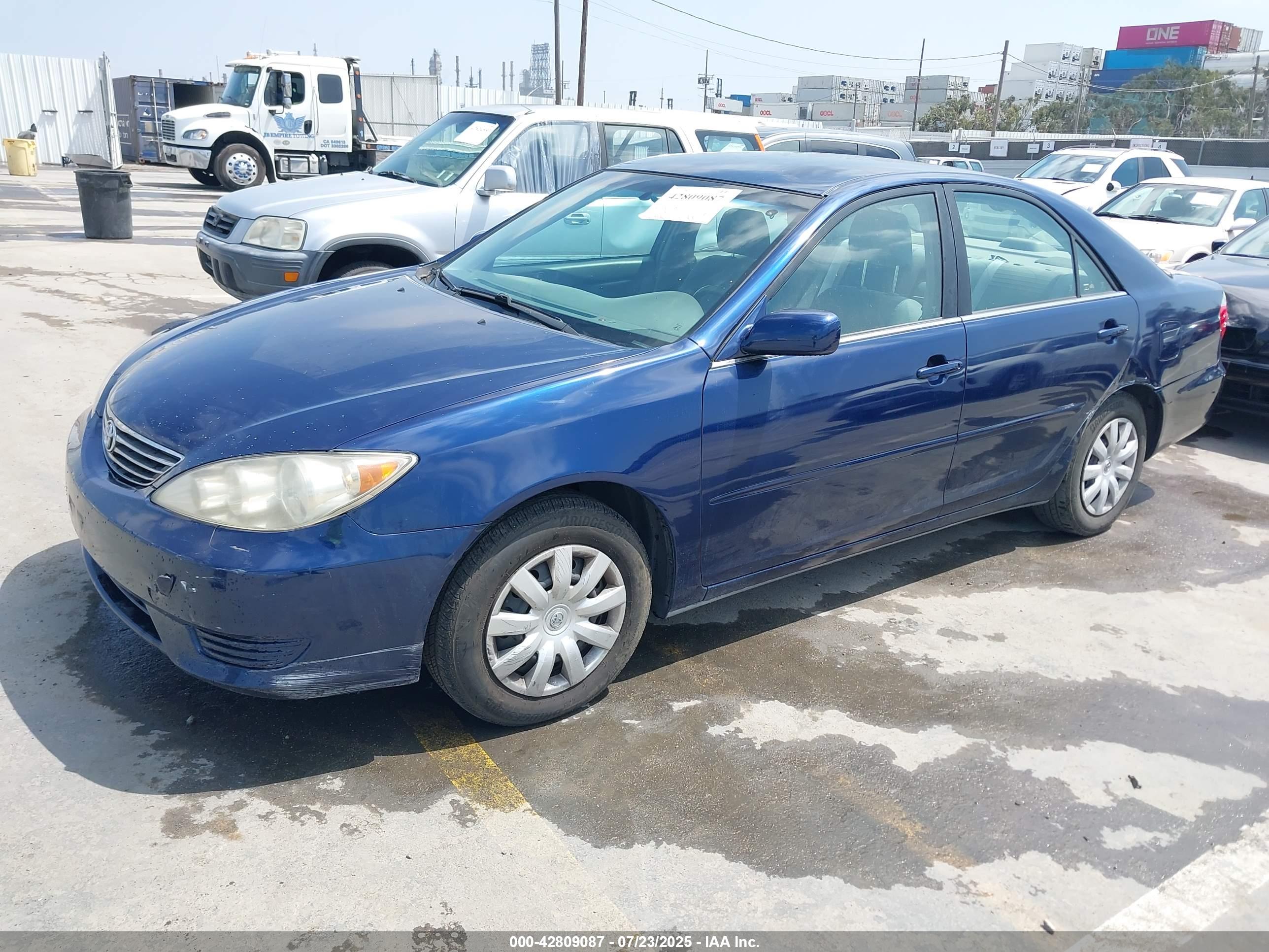 TOYOTA CAMRY image 2
