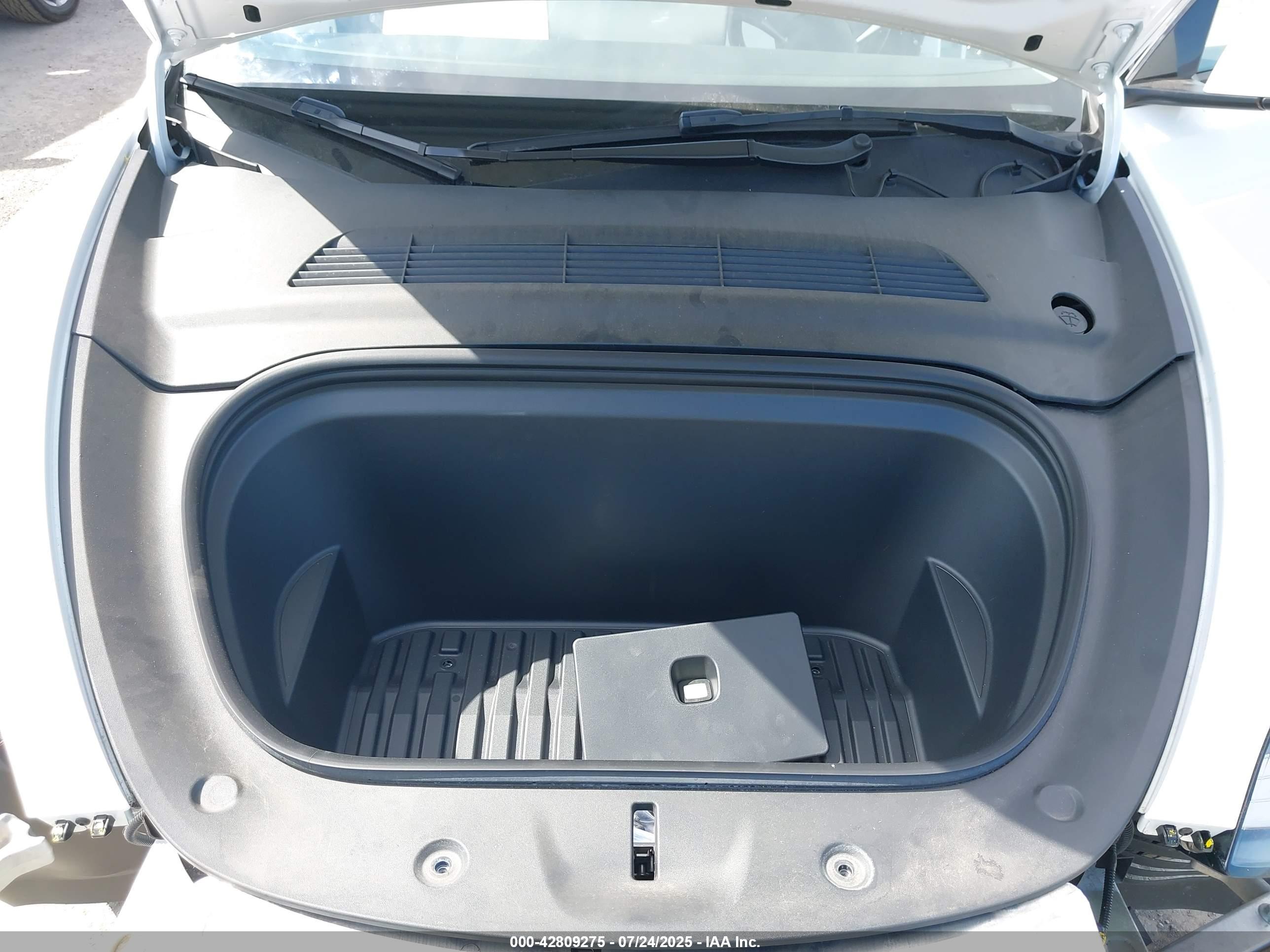 TESLA MODEL image 10