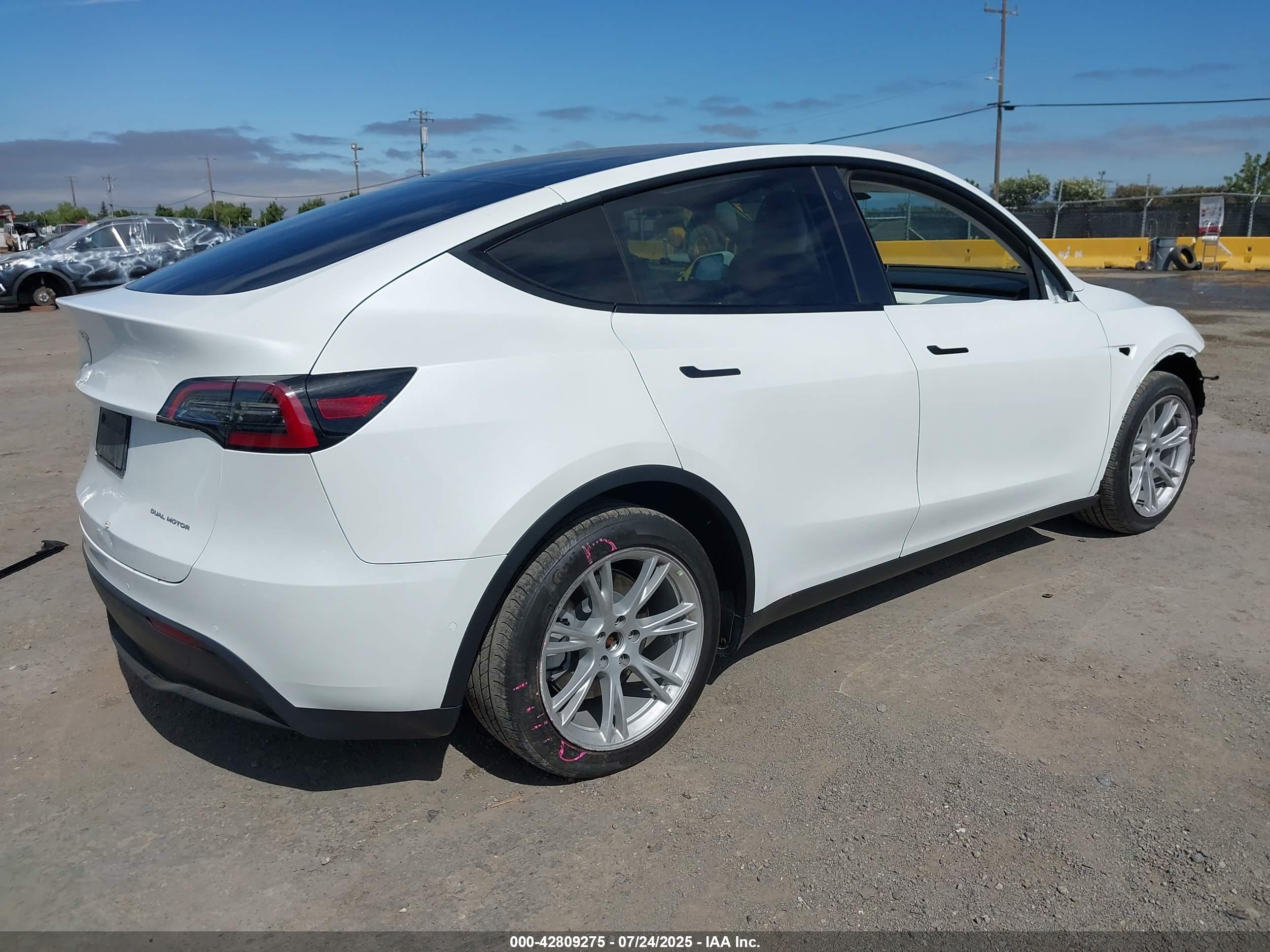 TESLA MODEL image 4