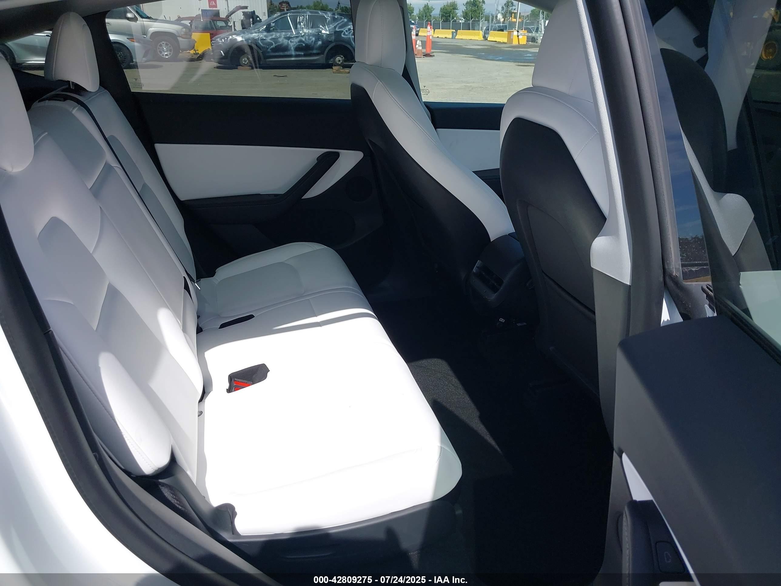TESLA MODEL image 8