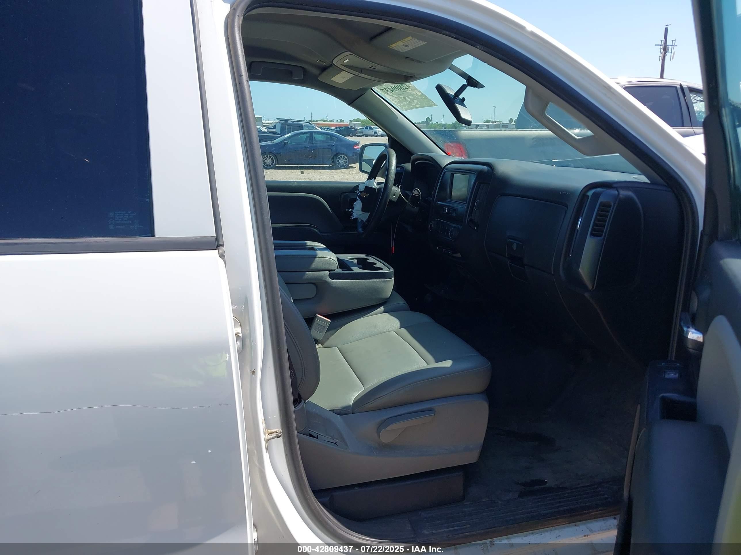 CHEVROLET SILVERADO image 5