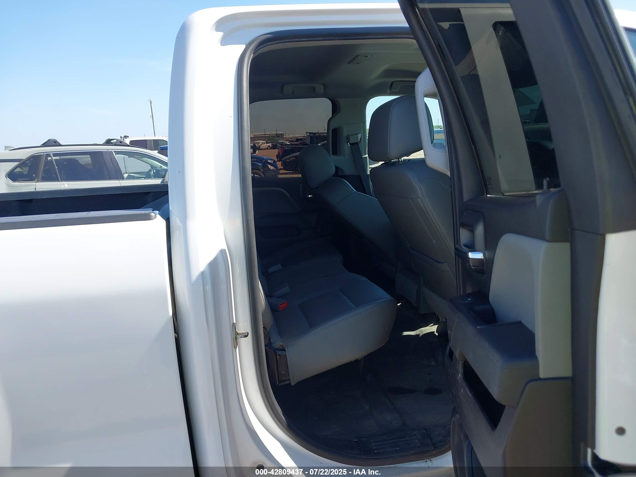 CHEVROLET SILVERADO image 8