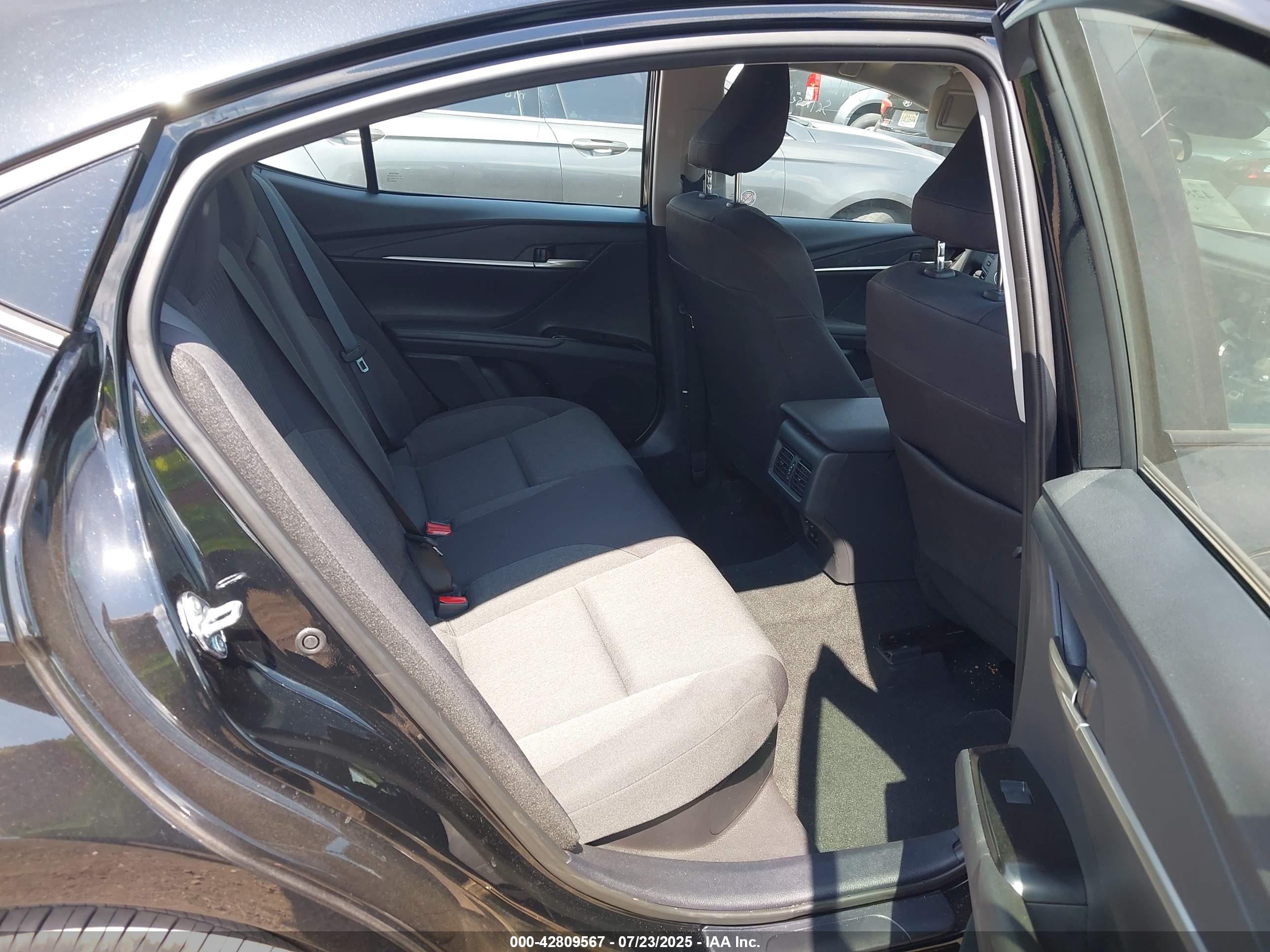 TOYOTA CAMRY image 8