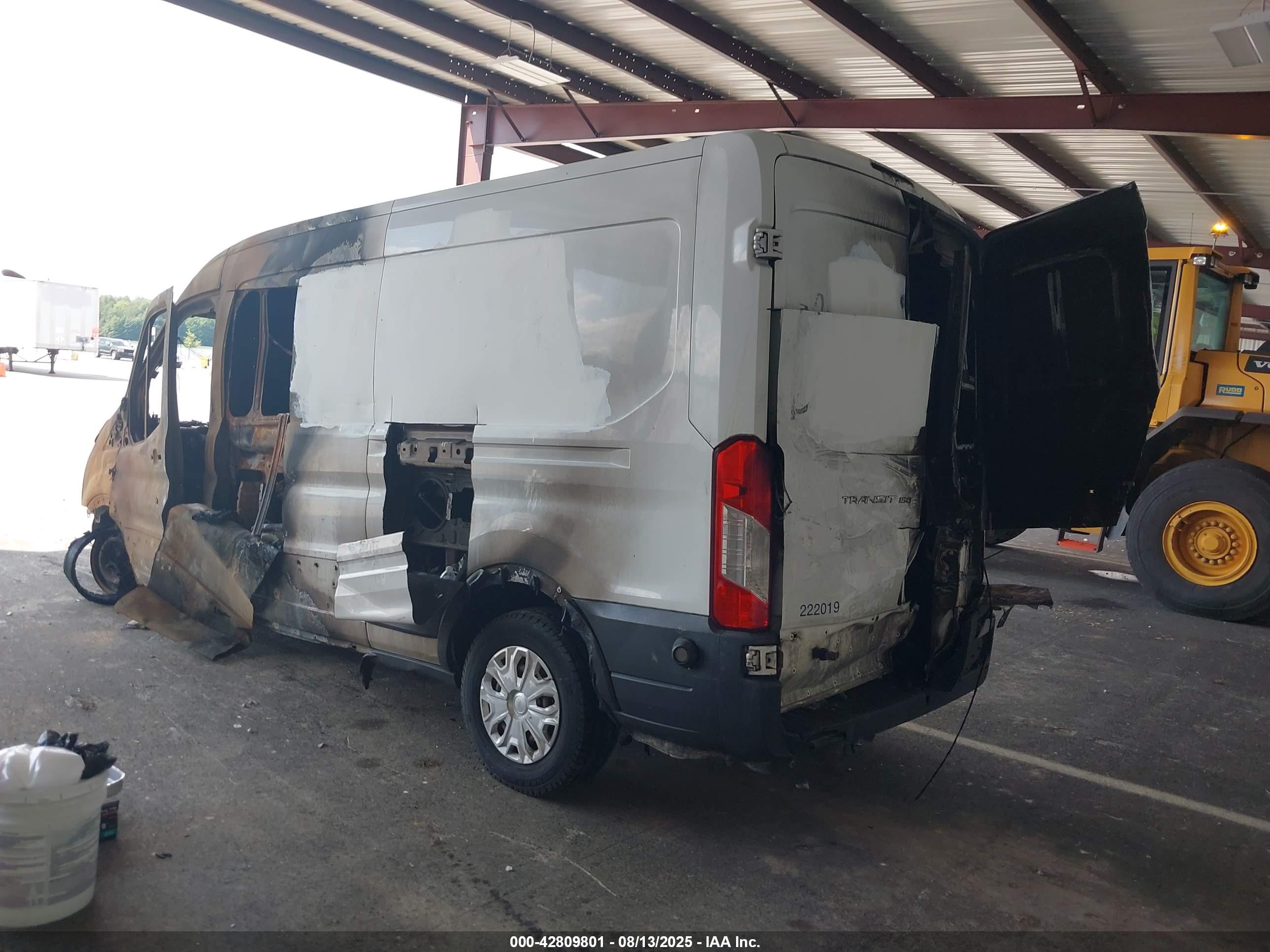 FORD TRANSIT-150 image 3