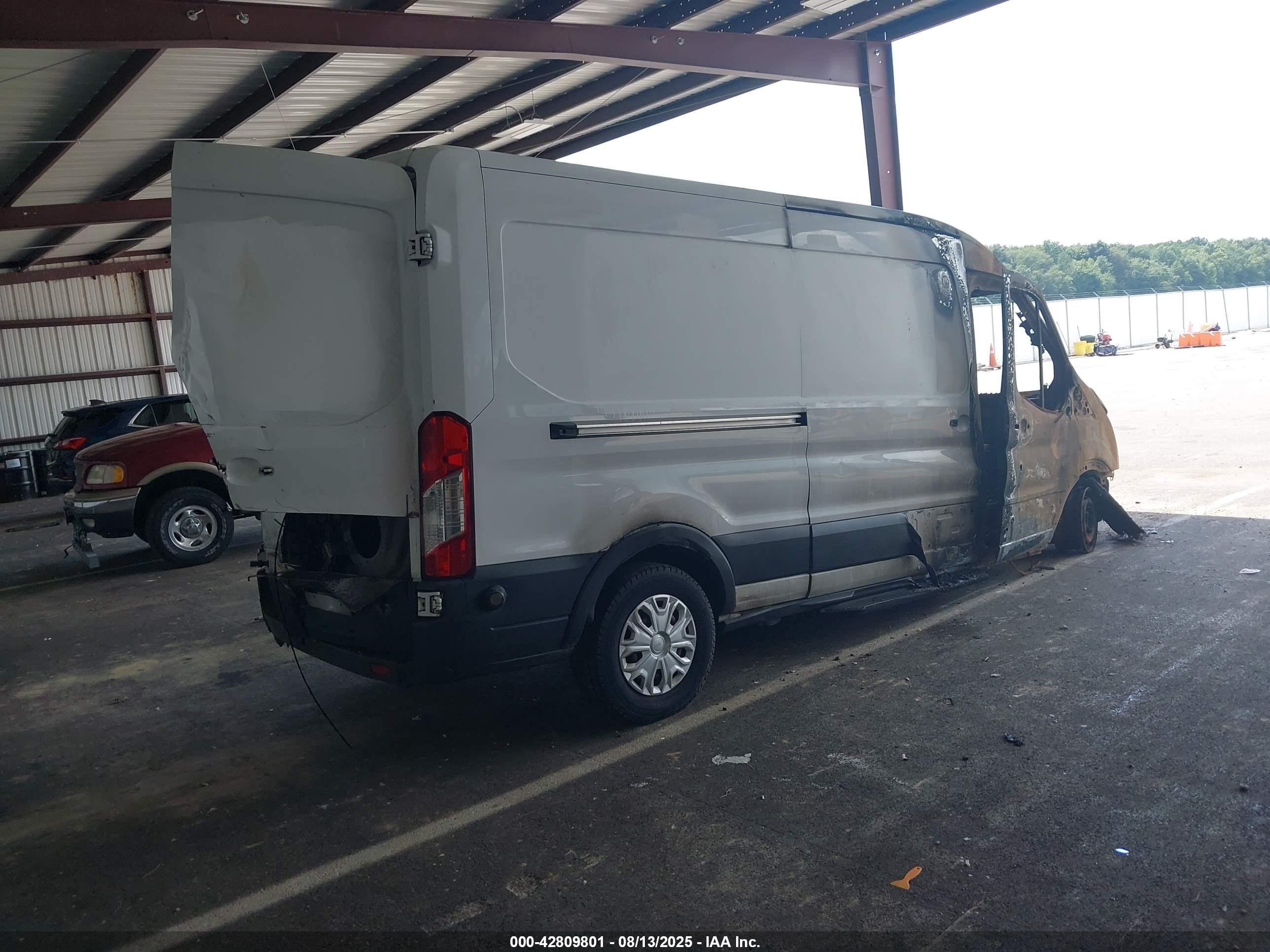 FORD TRANSIT-150 image 4