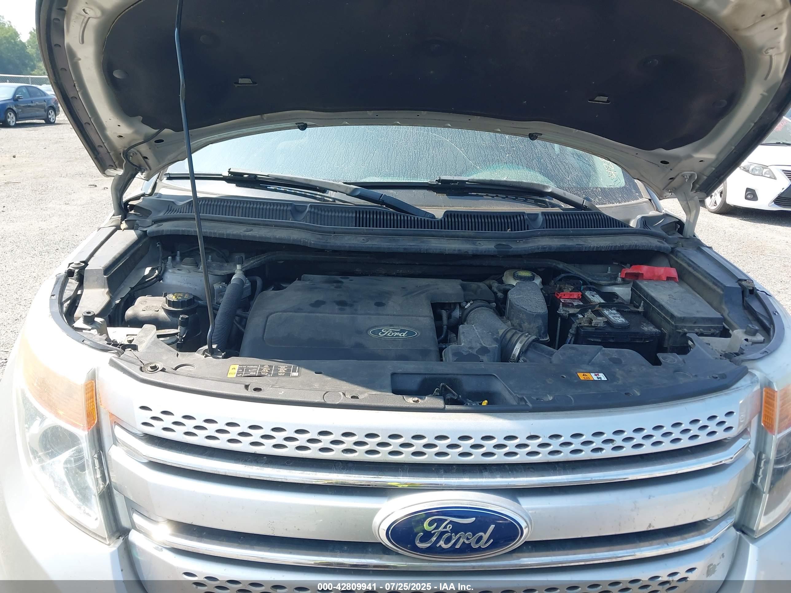 FORD EXPLORER image 10
