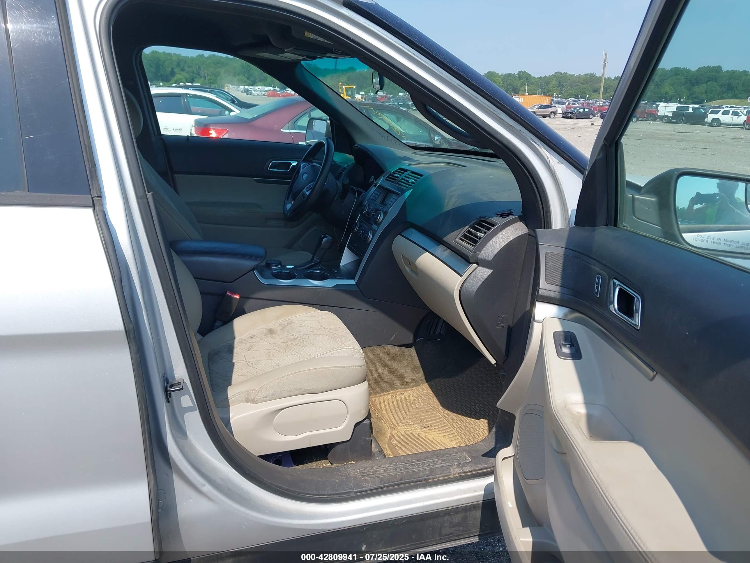 FORD EXPLORER image 5