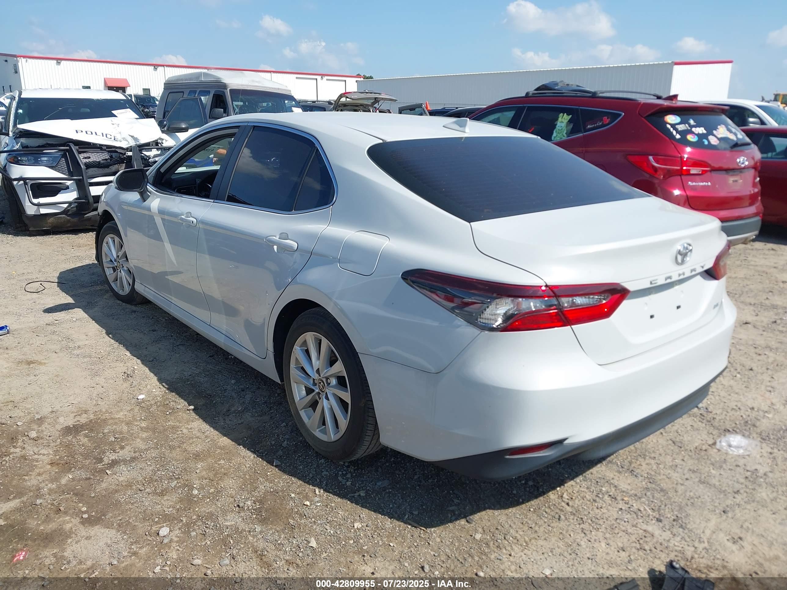 TOYOTA CAMRY image 3