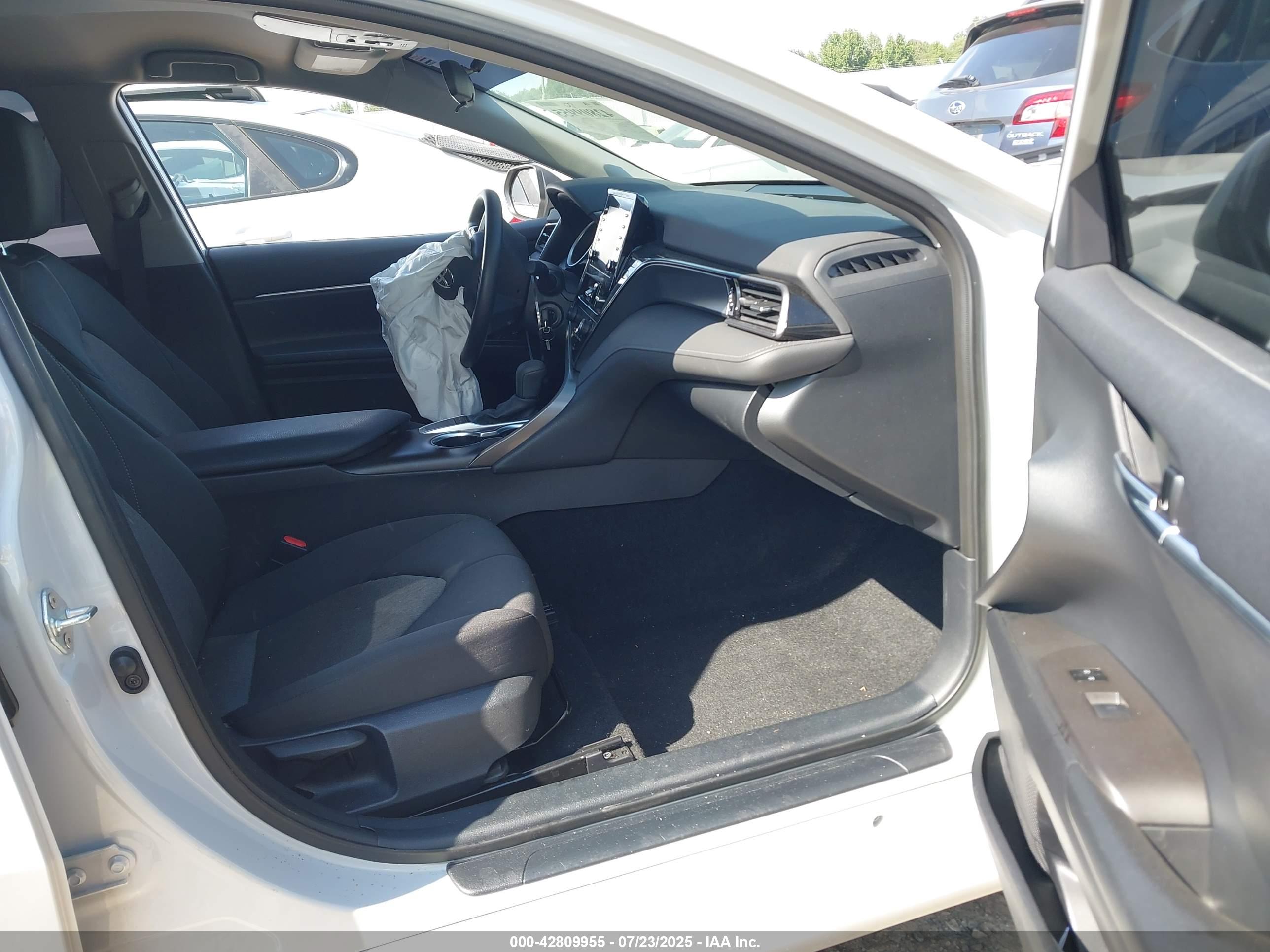 TOYOTA CAMRY image 5