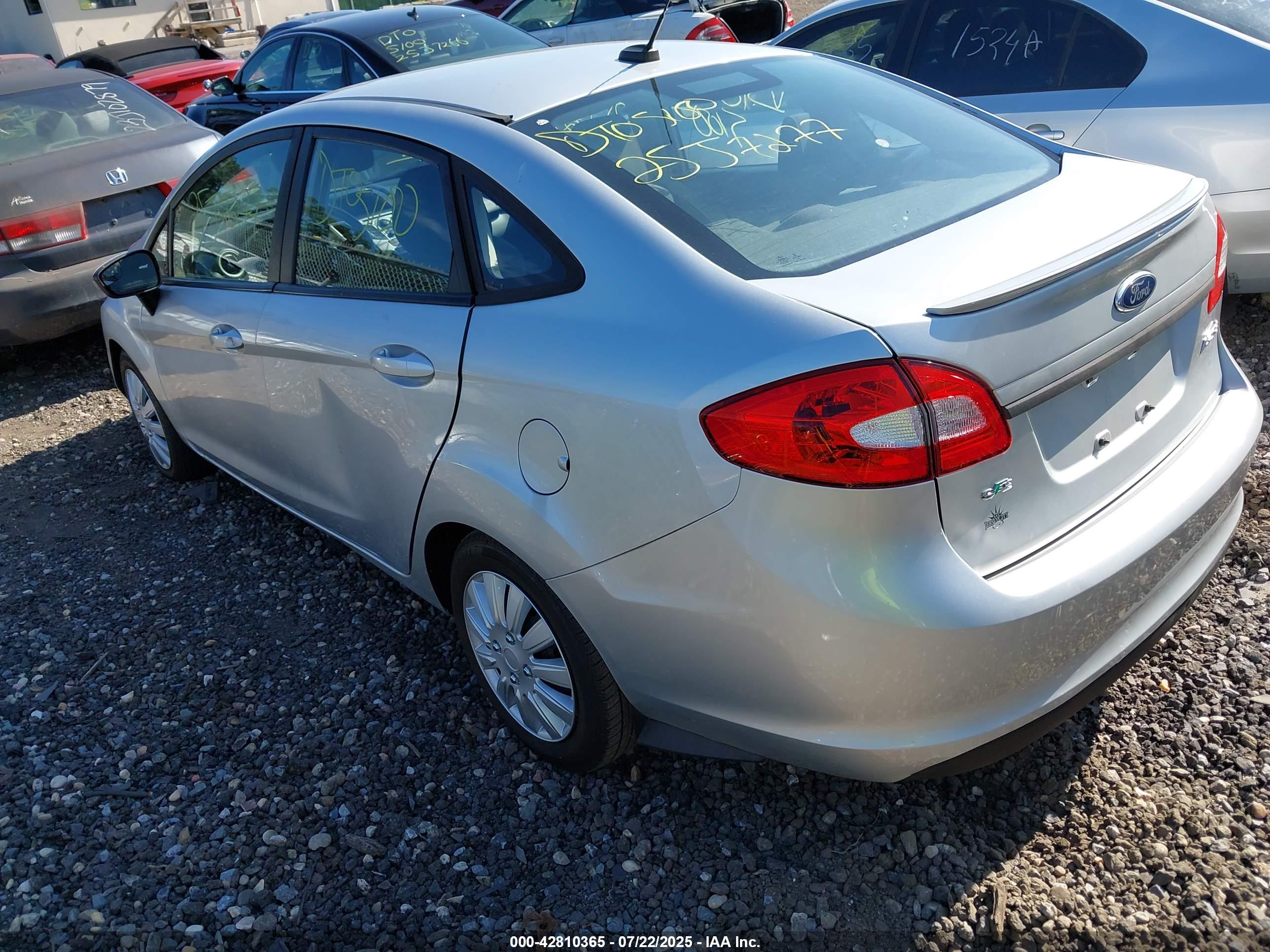 FORD FIESTA image 3