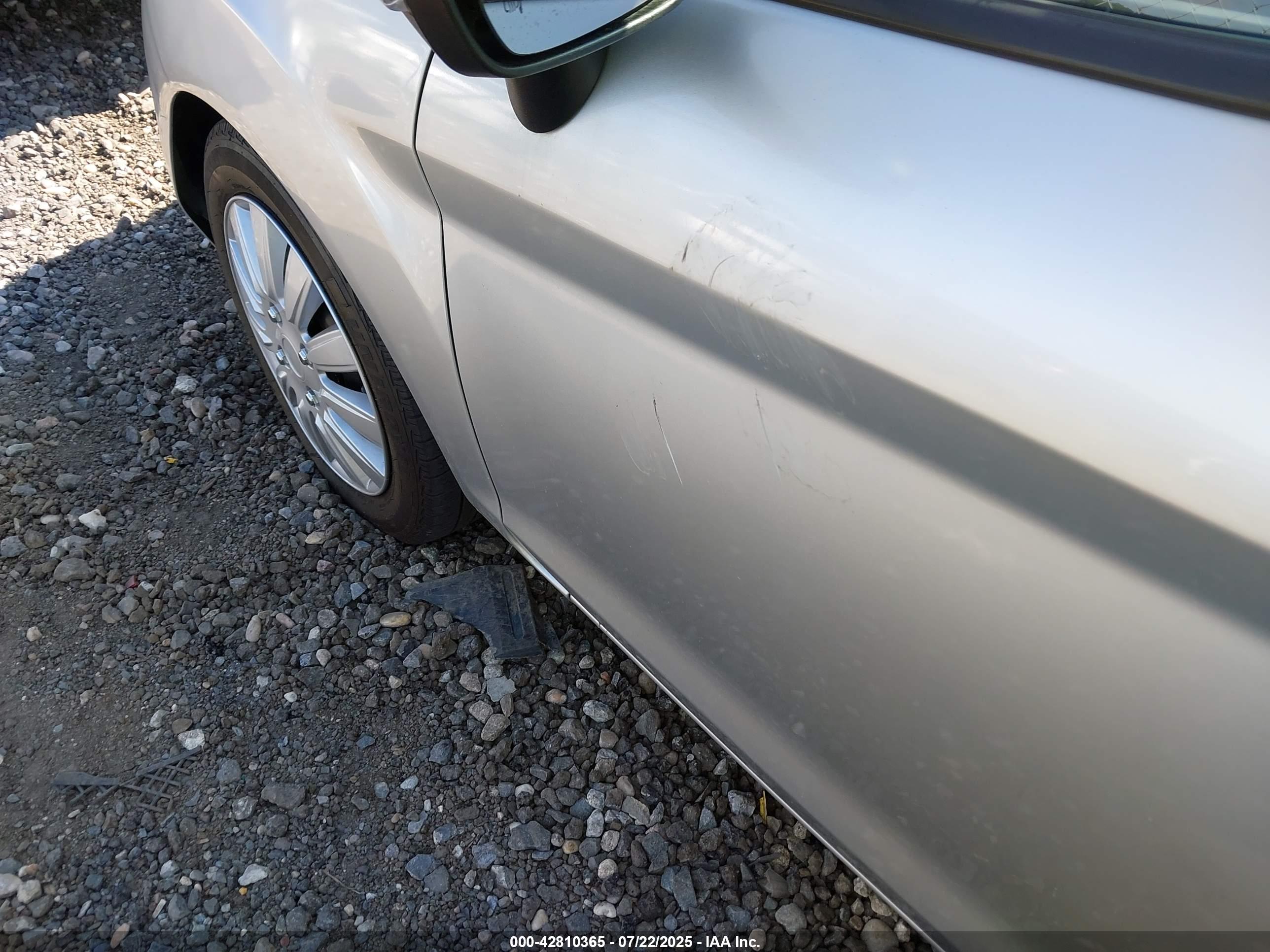 FORD FIESTA image 6