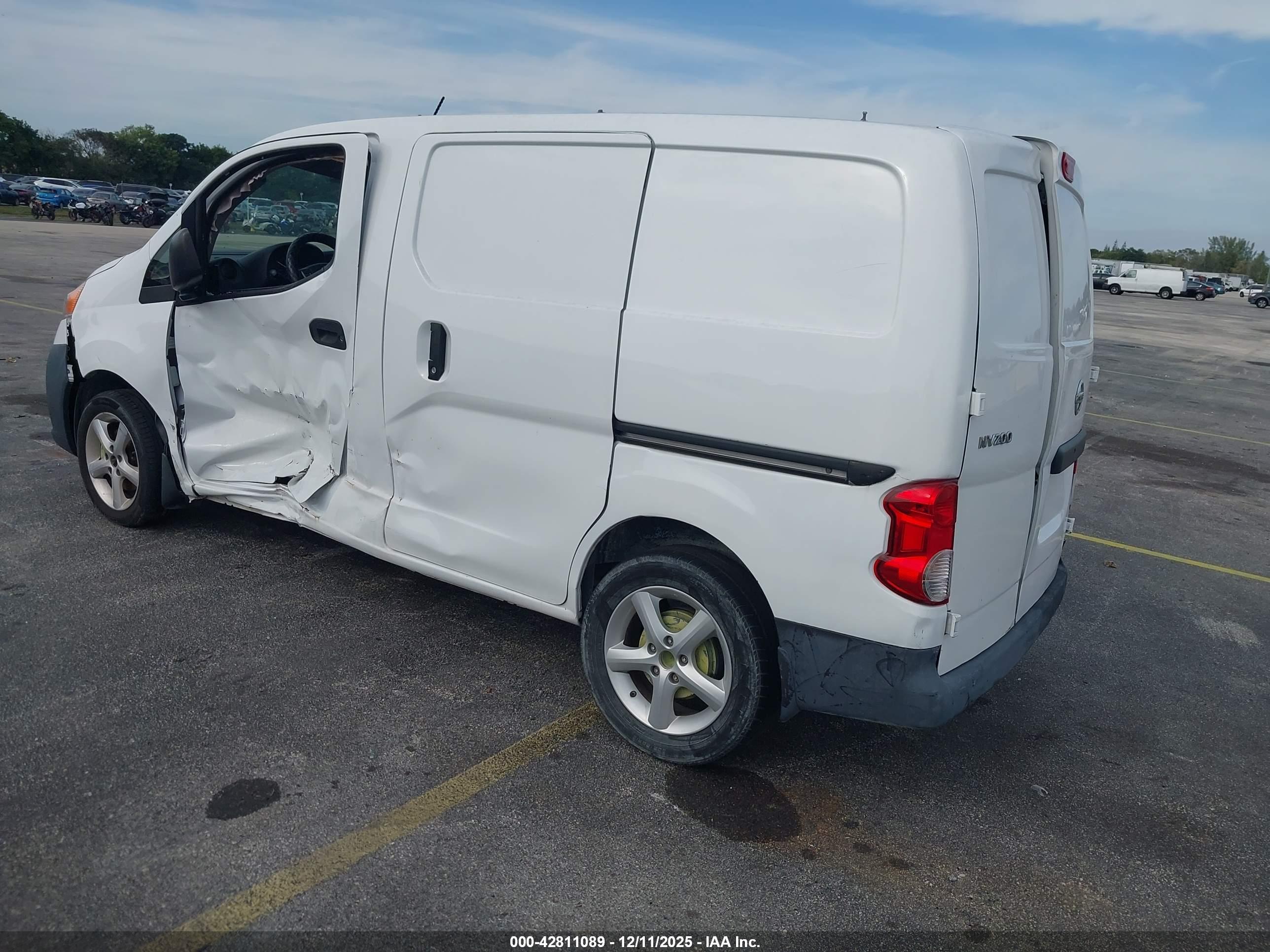 NISSAN NV200 image 3