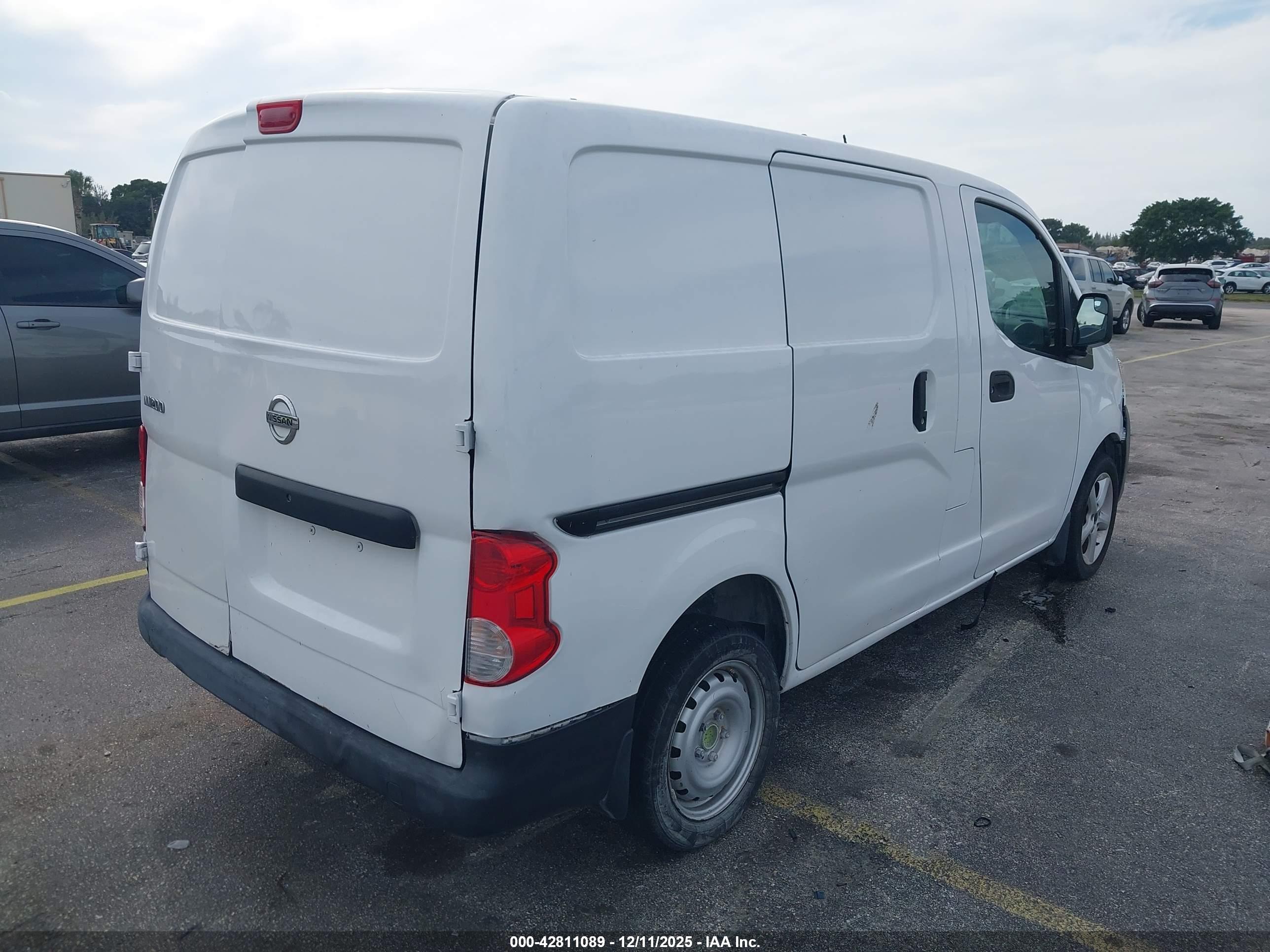 NISSAN NV200 image 4