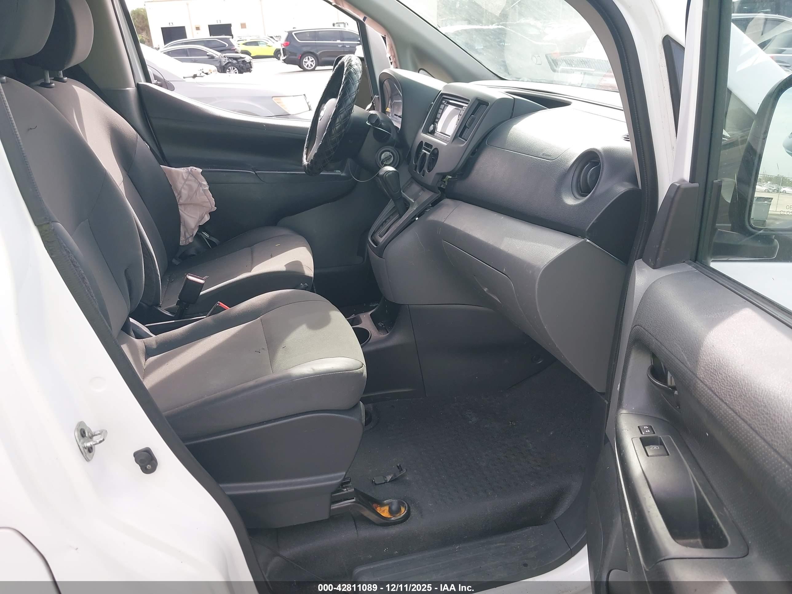 NISSAN NV200 image 5
