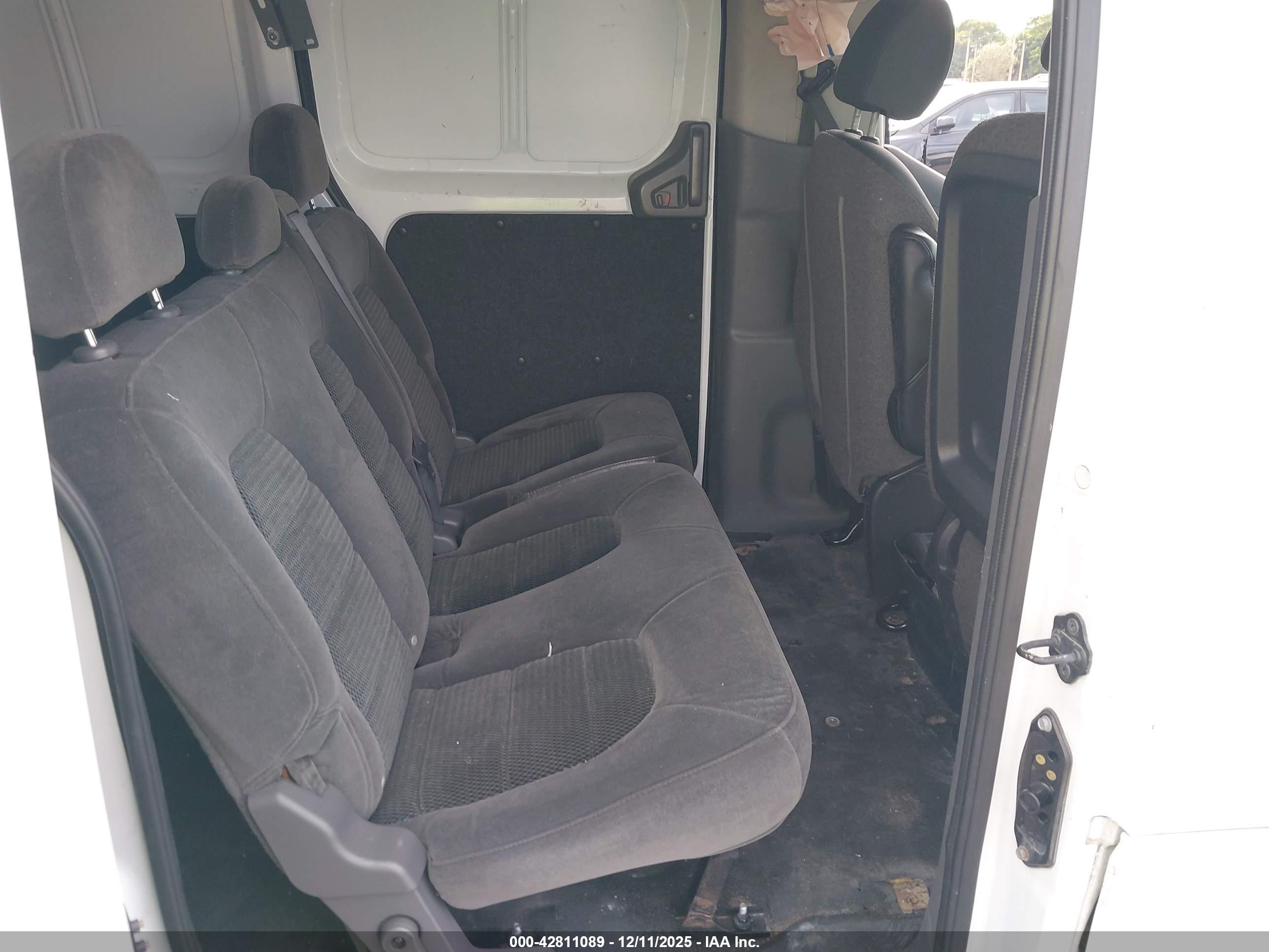 NISSAN NV200 image 8