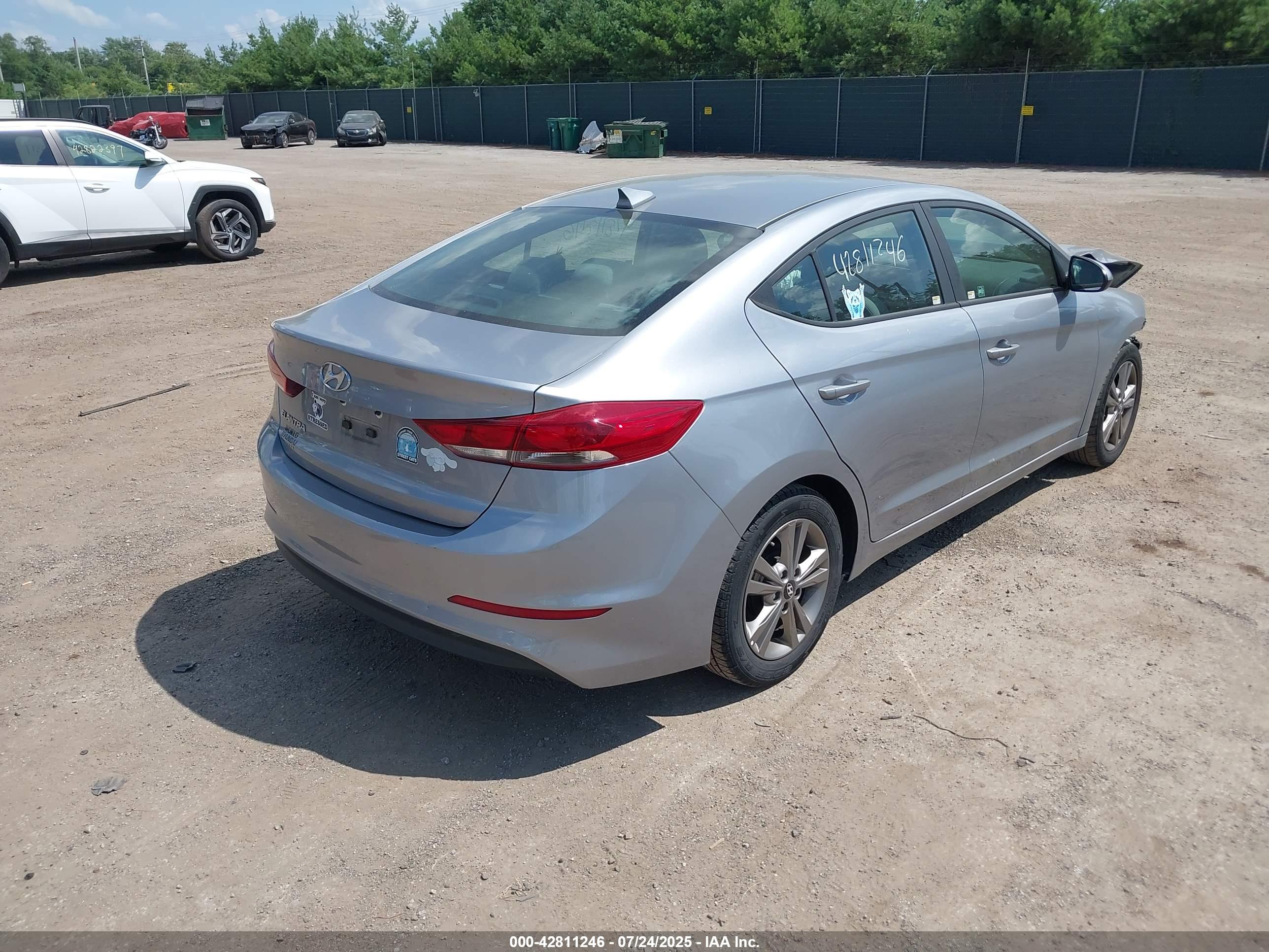 HYUNDAI ELANTRA image 4