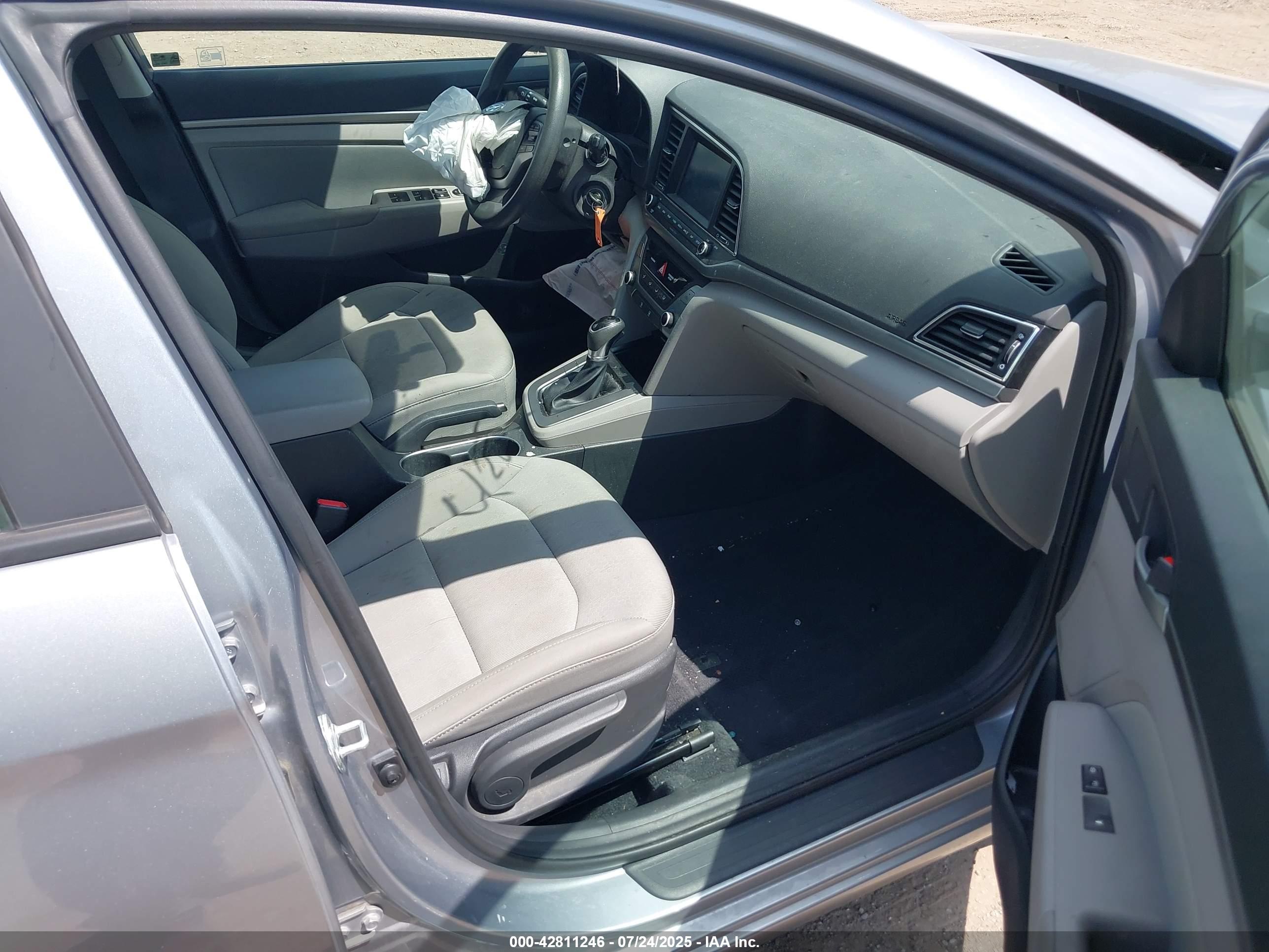 HYUNDAI ELANTRA image 5