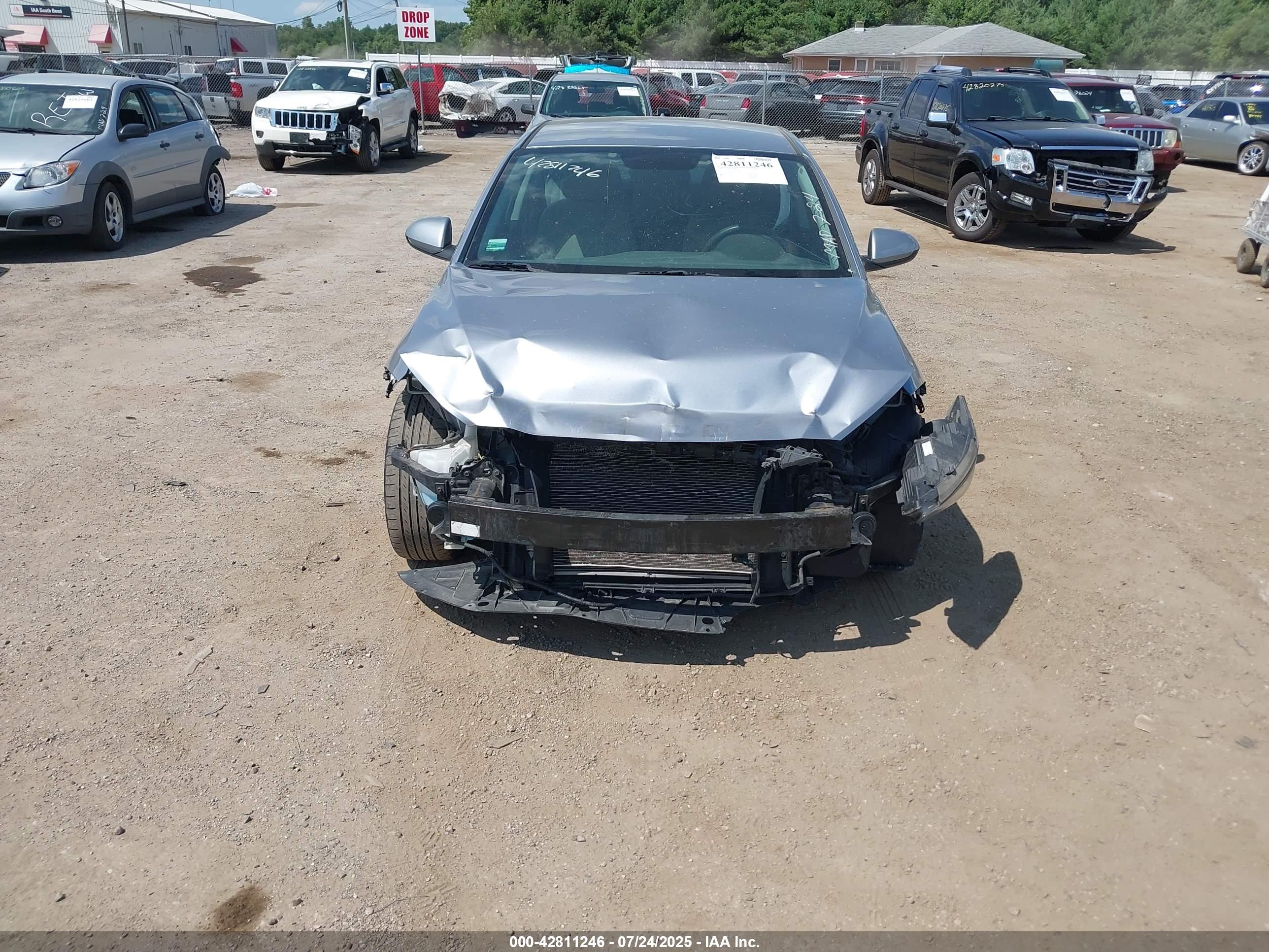 HYUNDAI ELANTRA image 6