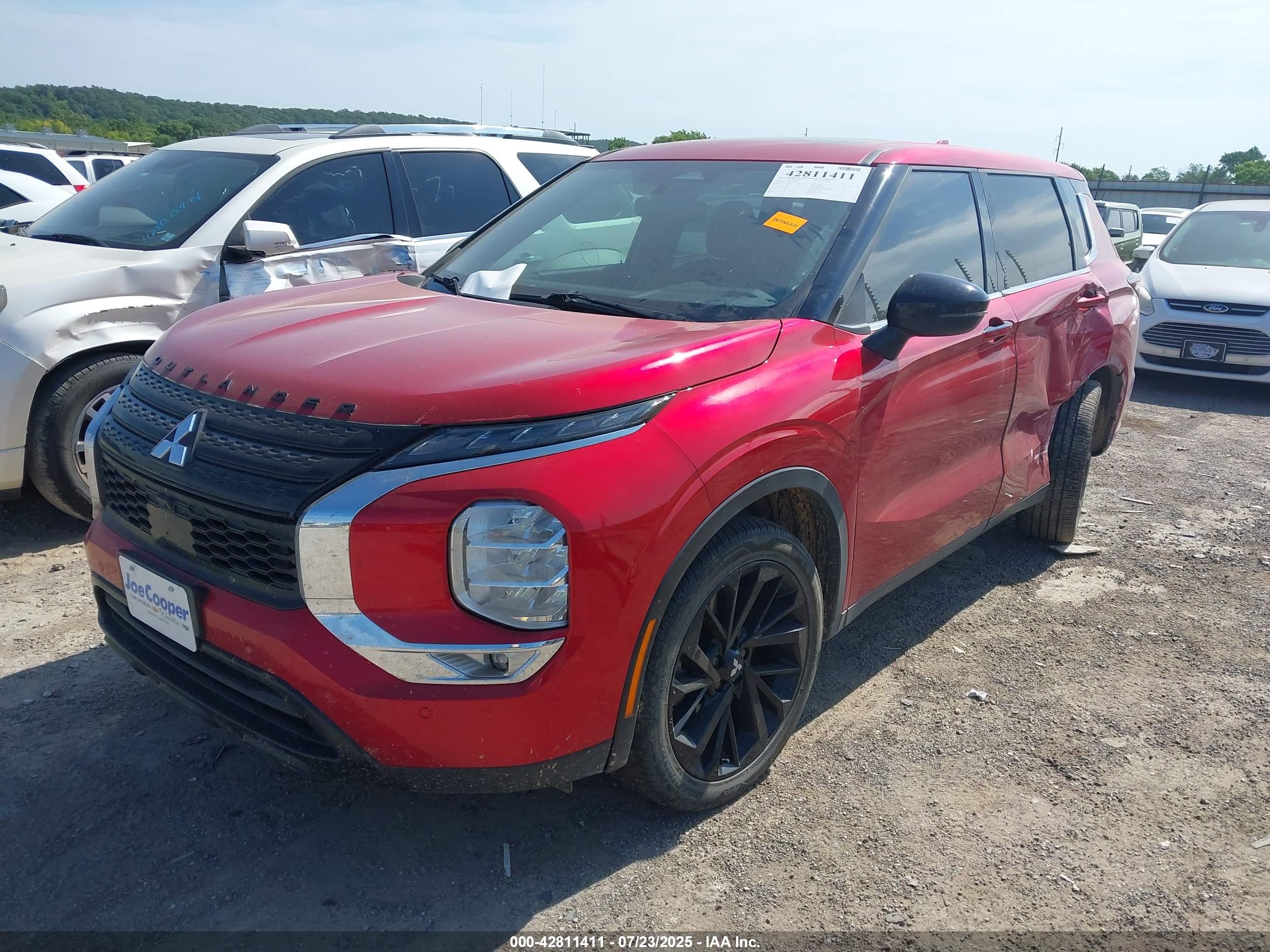 MITSUBISHI OUTLANDER image 2