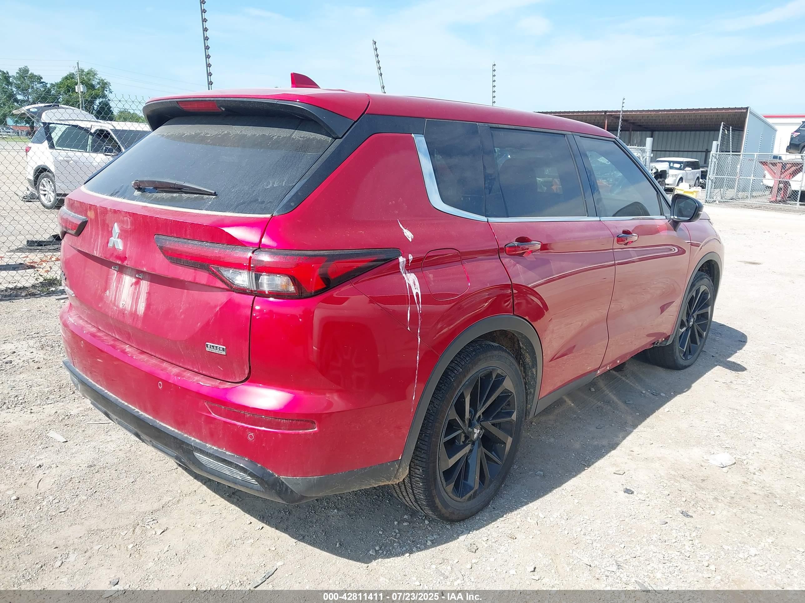 MITSUBISHI OUTLANDER image 4
