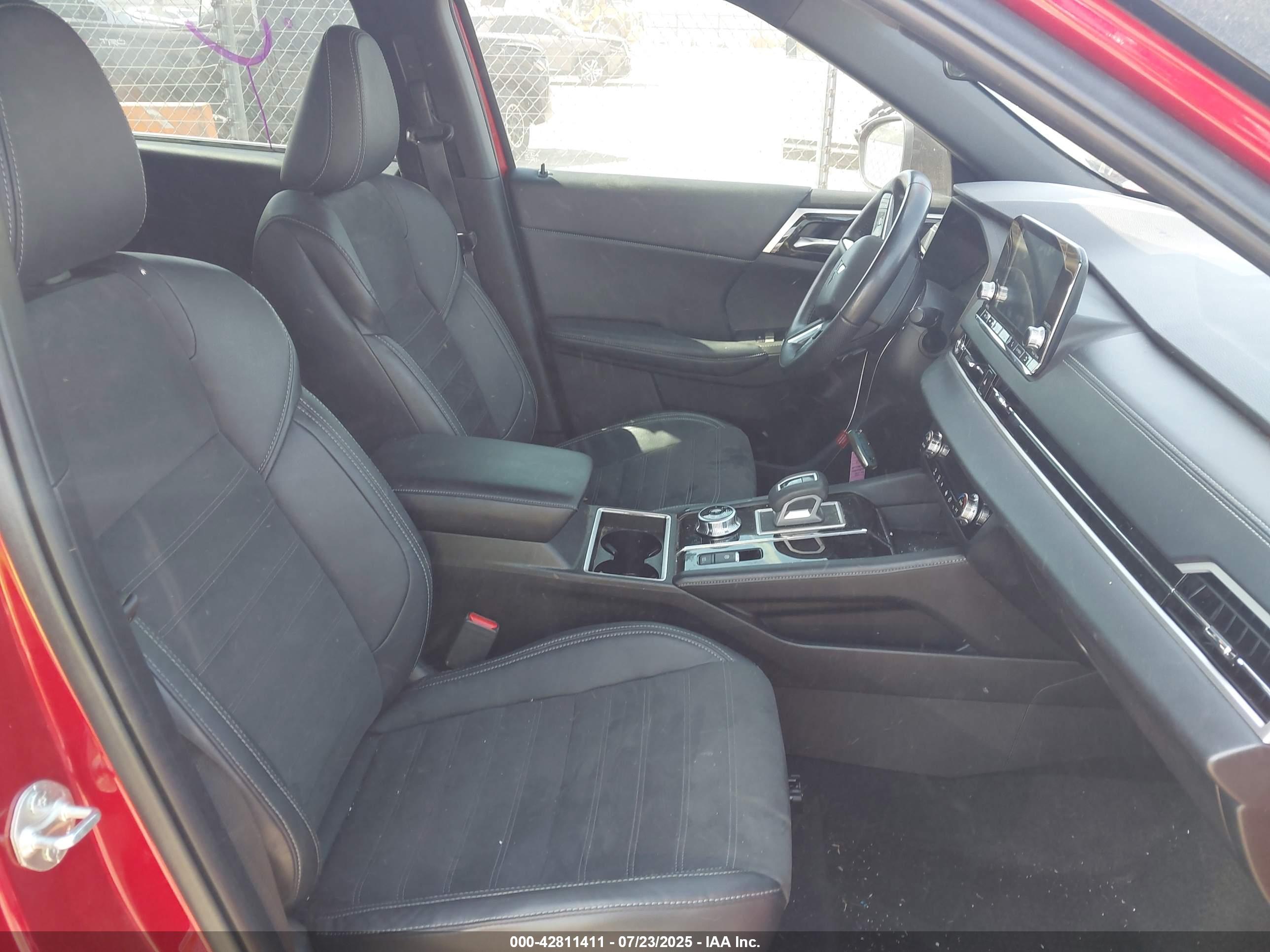 MITSUBISHI OUTLANDER image 5