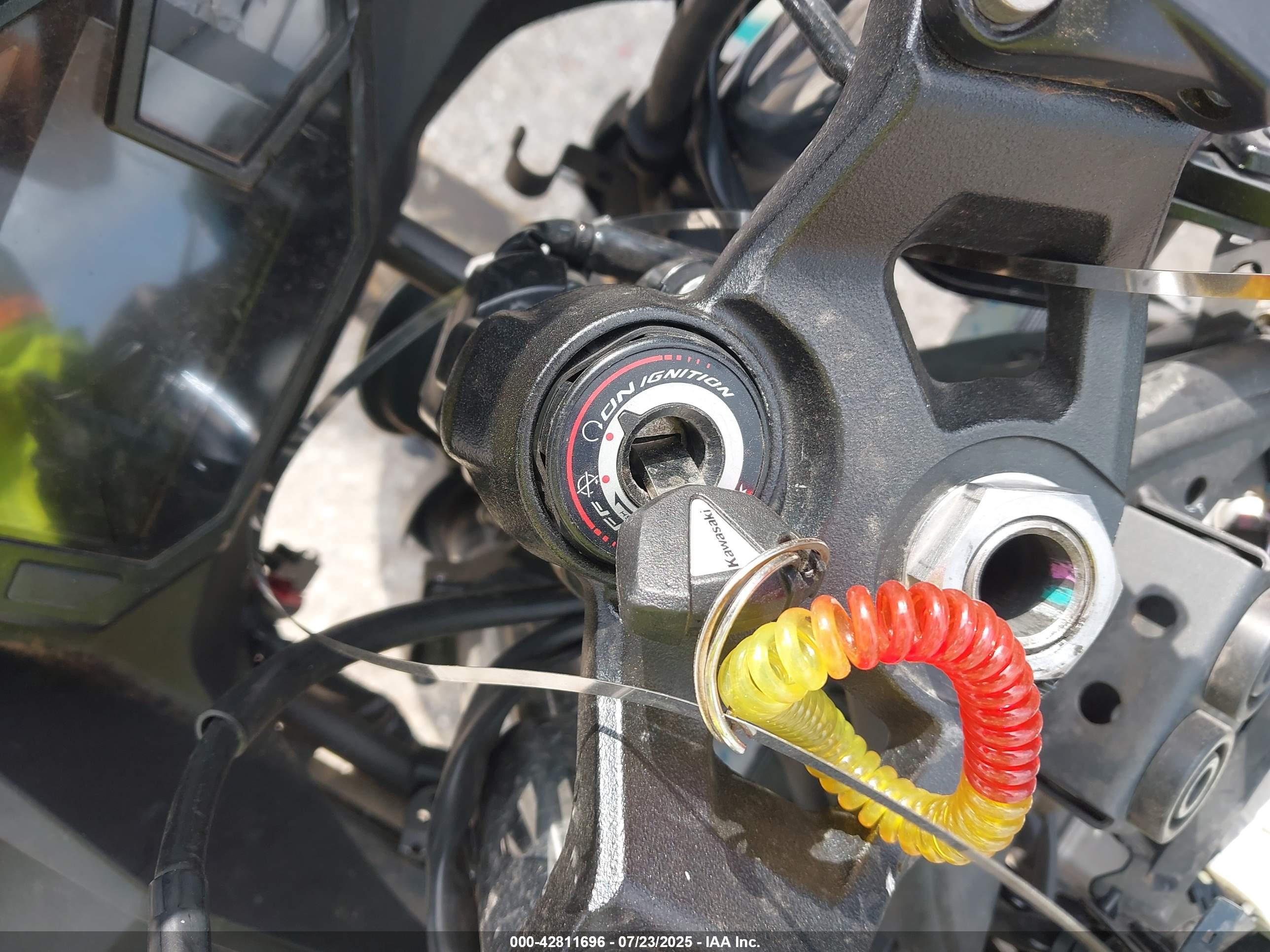 KAWASAKI EX500 image 11