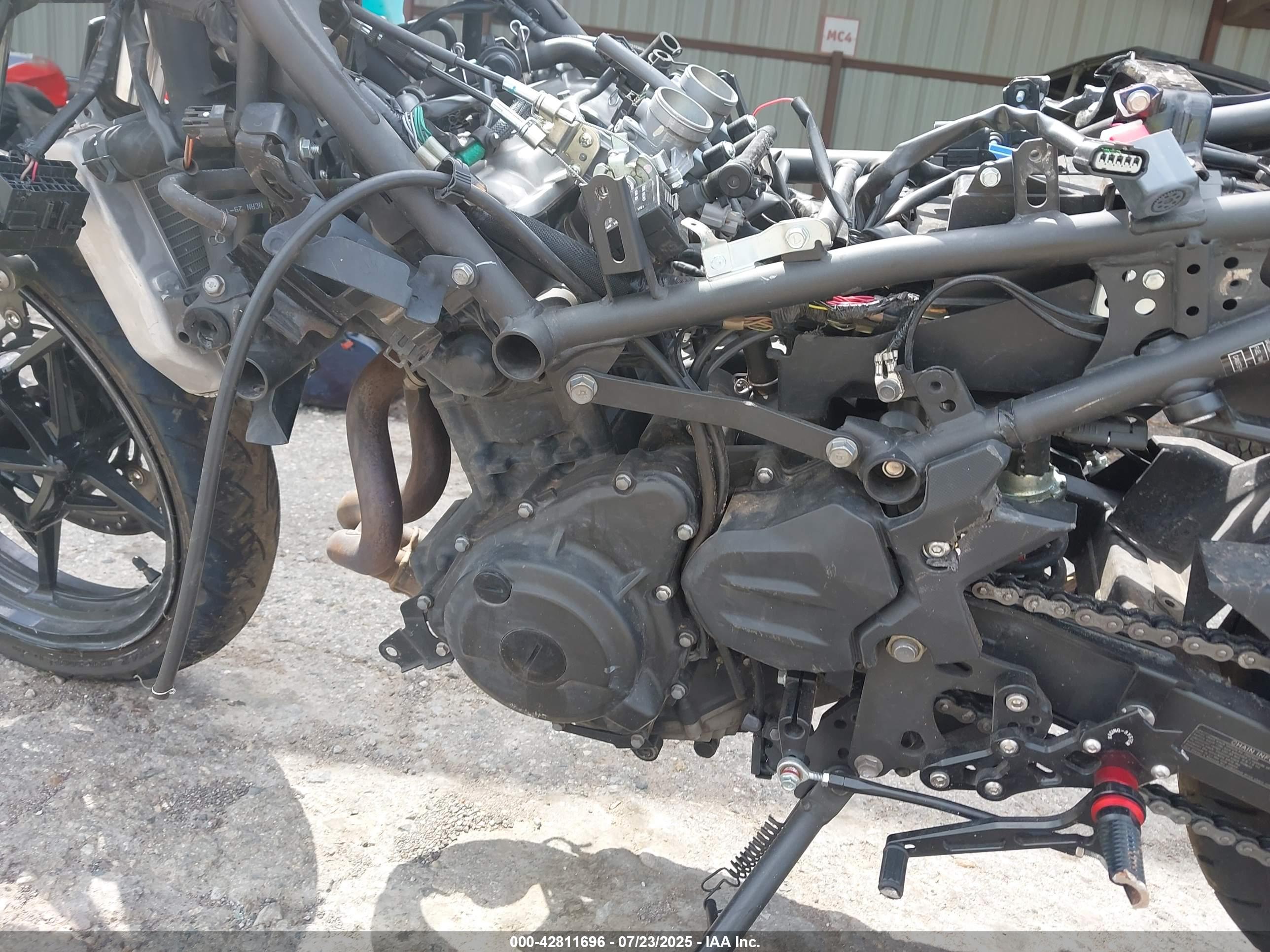 KAWASAKI EX500 image 9
