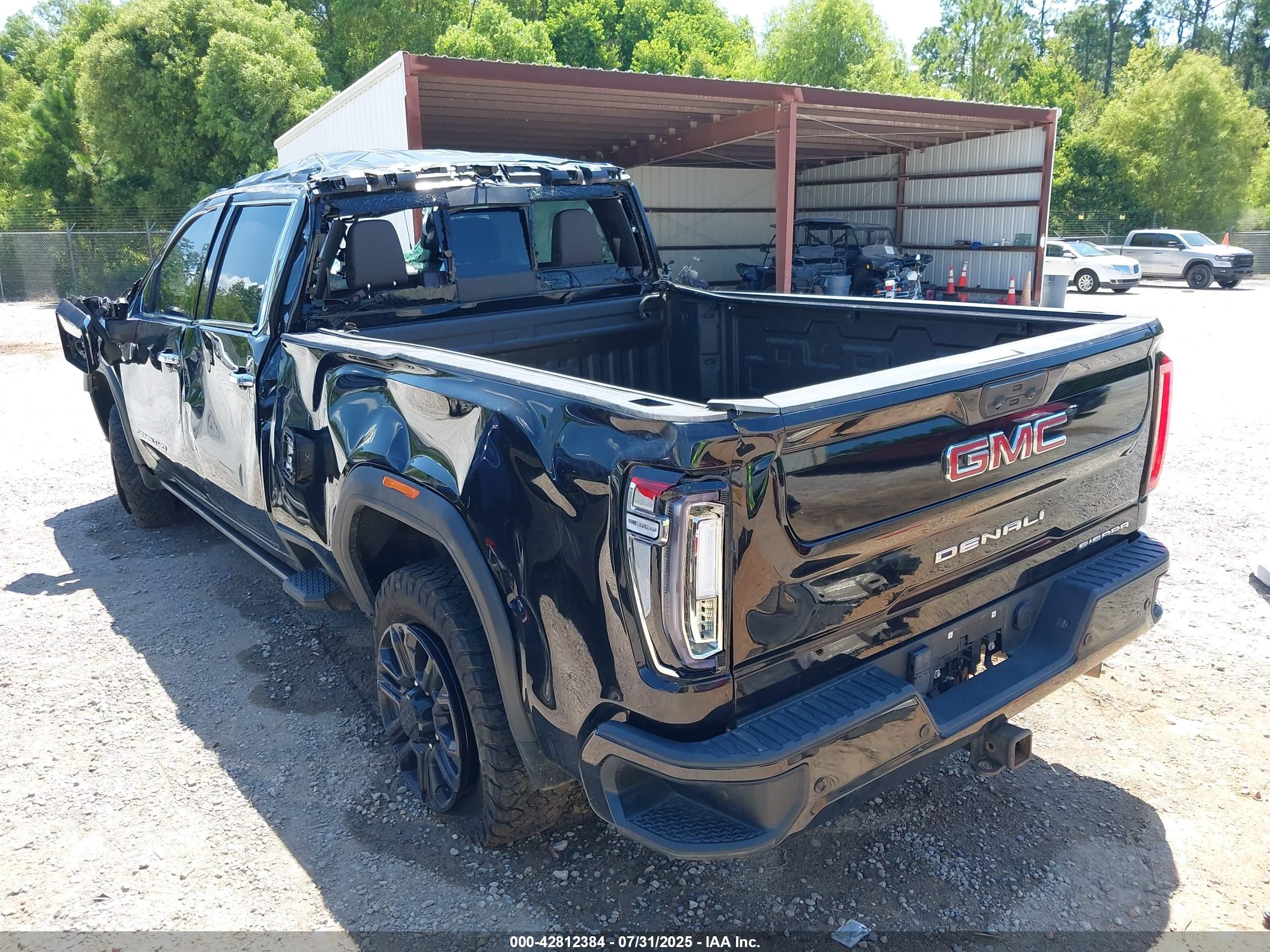 GMC SIERRA image 3