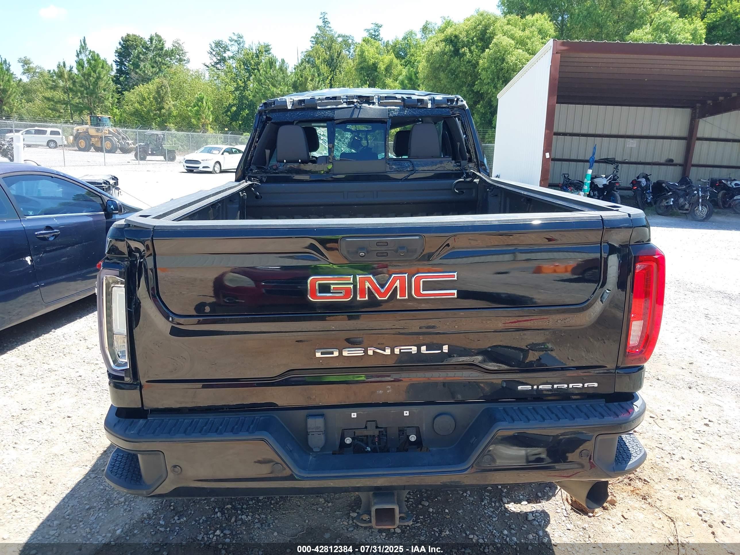 GMC SIERRA image 8