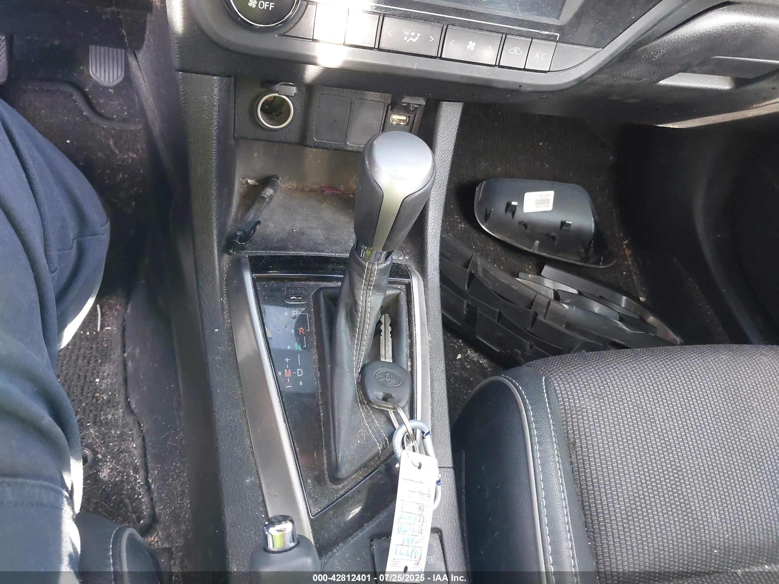 TOYOTA COROLLA image 11