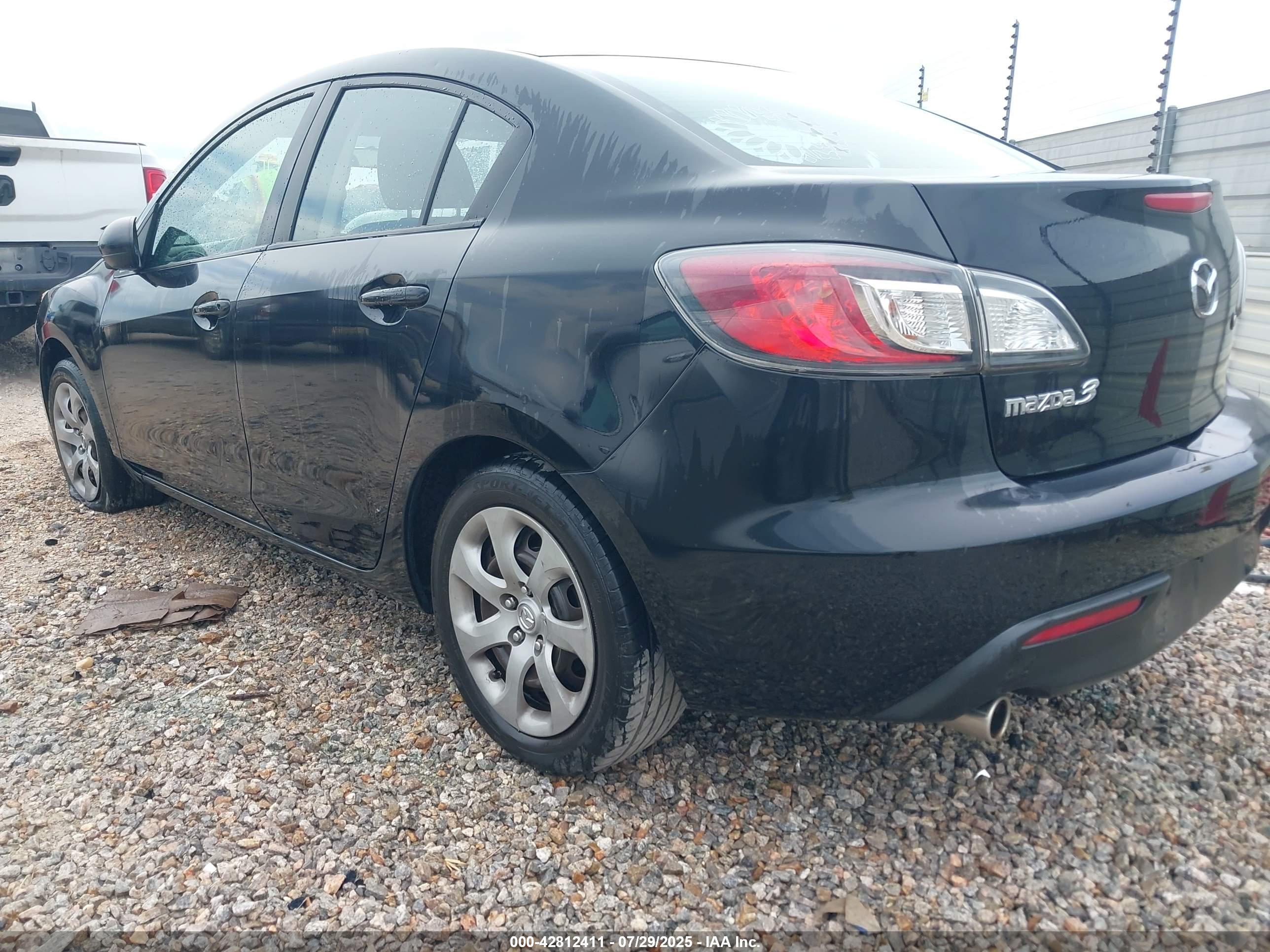 MAZDA MAZDA3 image 3
