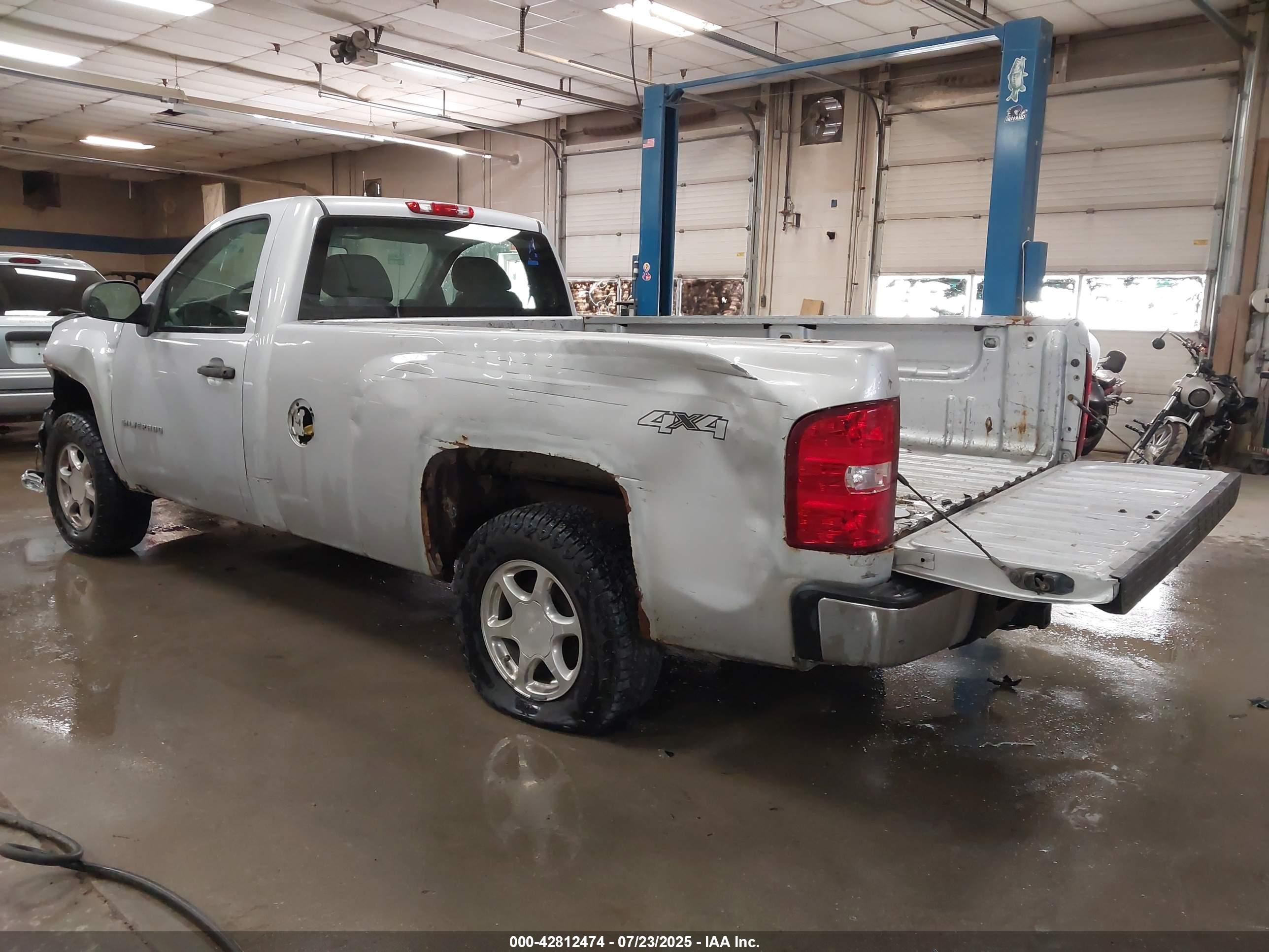 CHEVROLET SILVERADO image 3