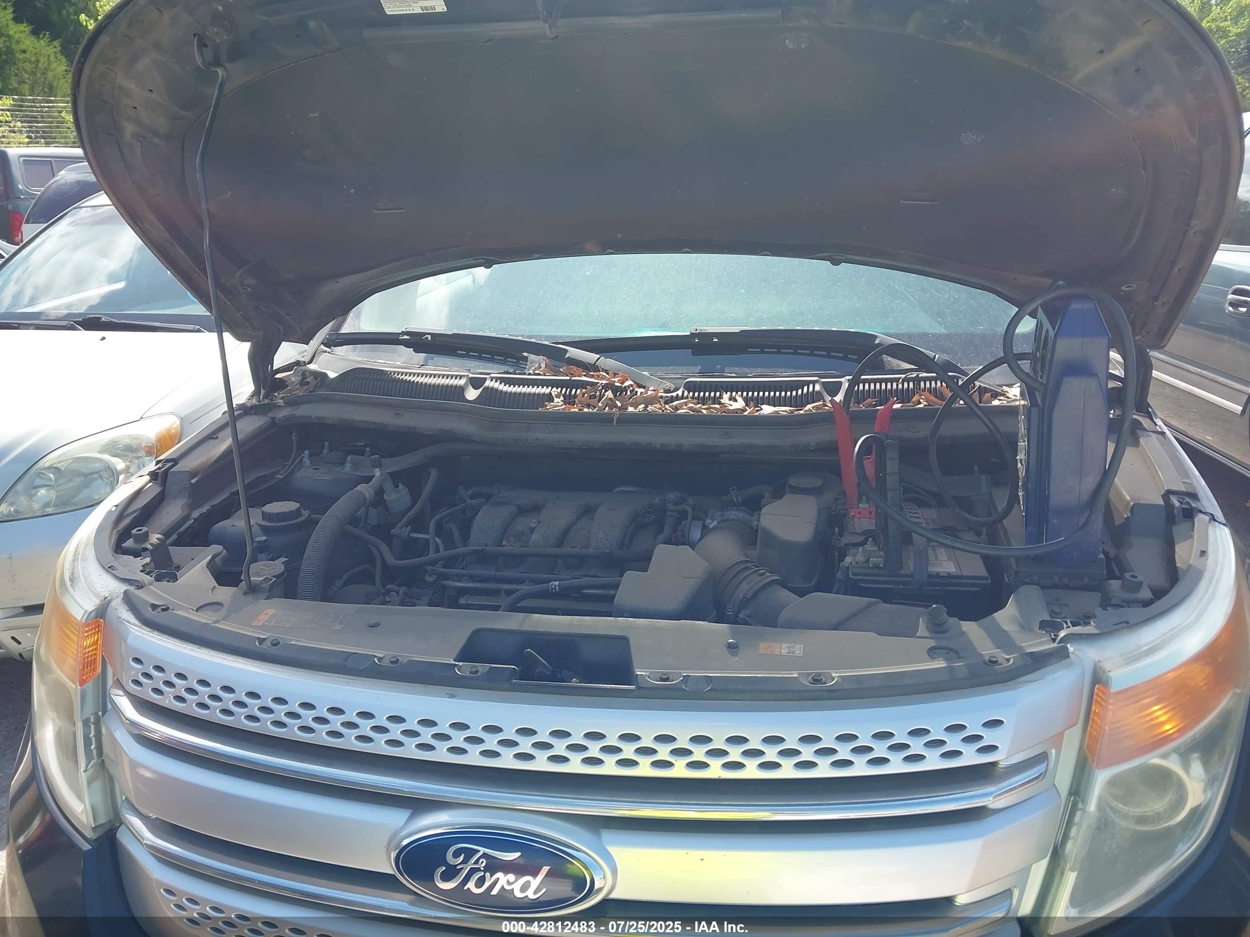 FORD EXPLORER image 10