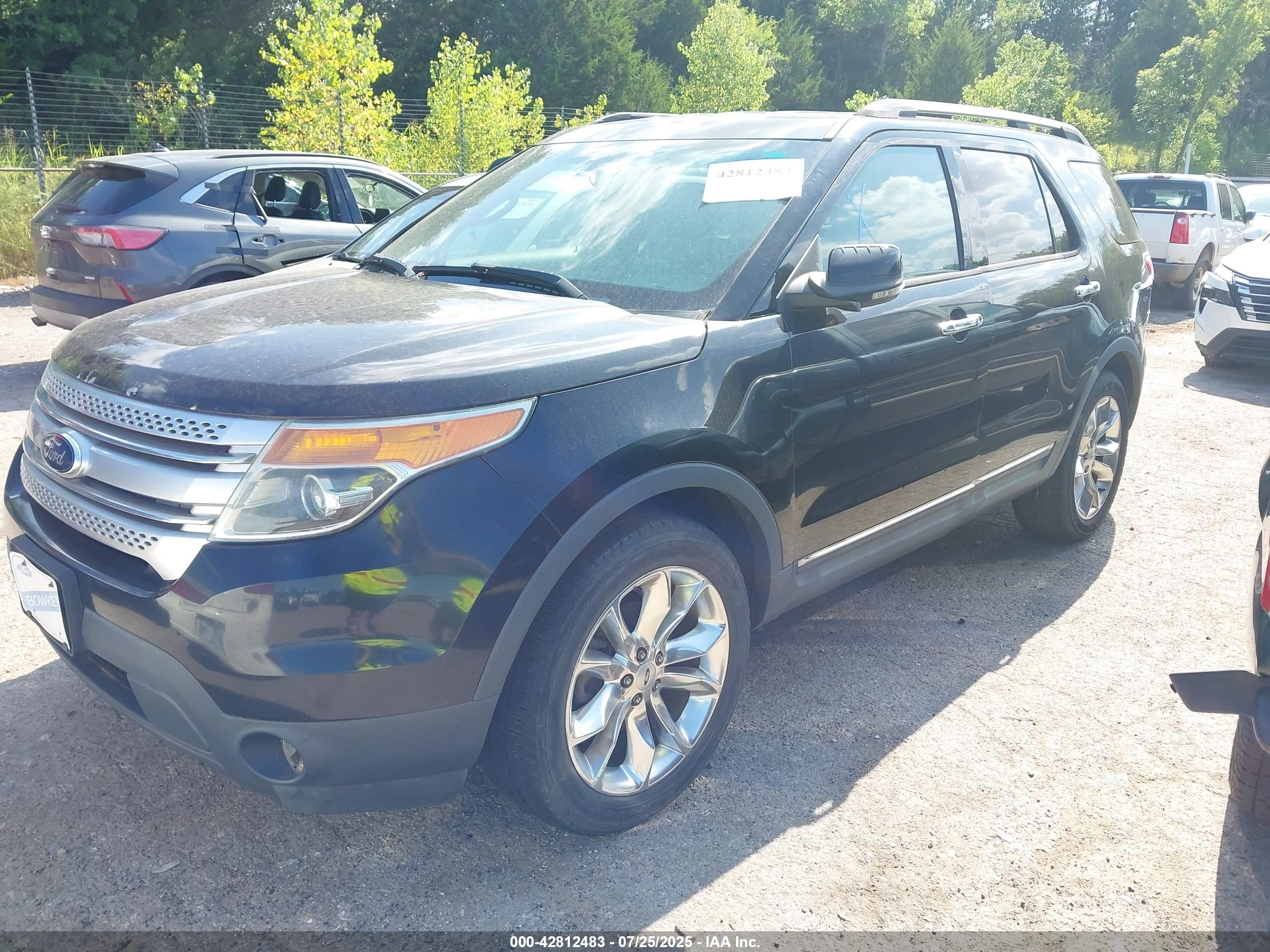 FORD EXPLORER image 2