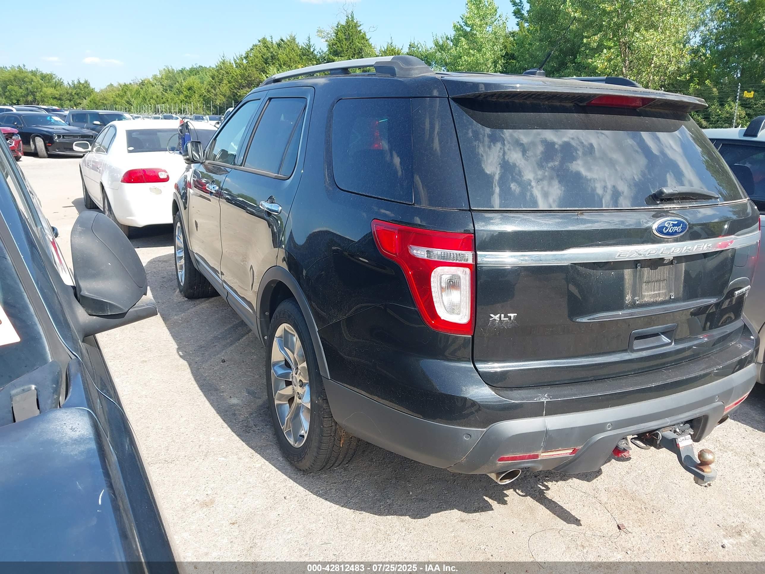 FORD EXPLORER image 3