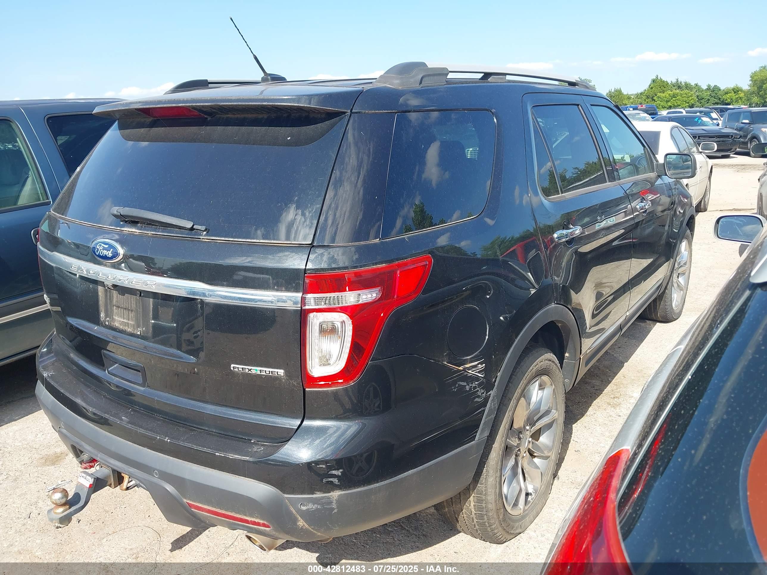 FORD EXPLORER image 4