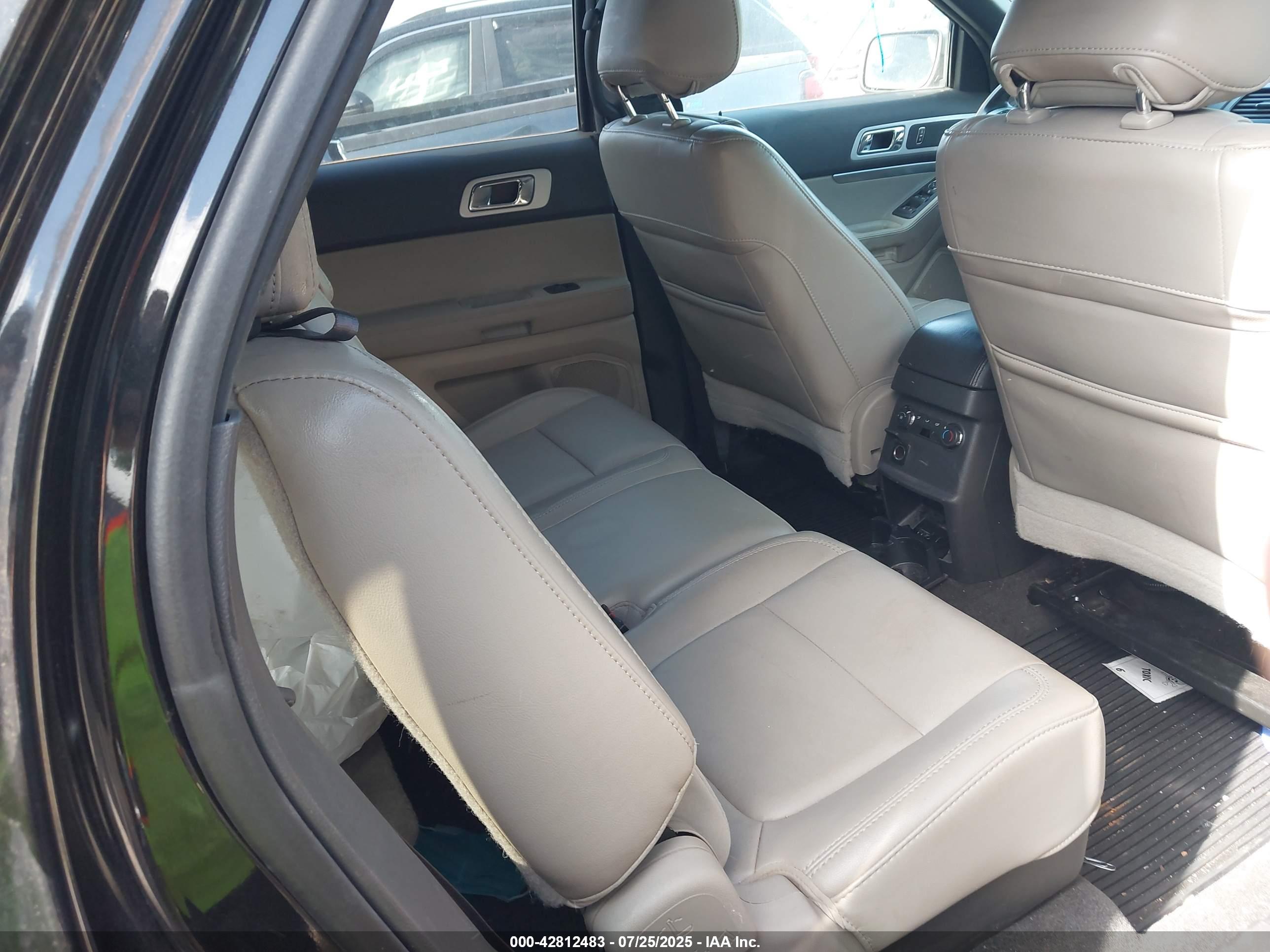 FORD EXPLORER image 8