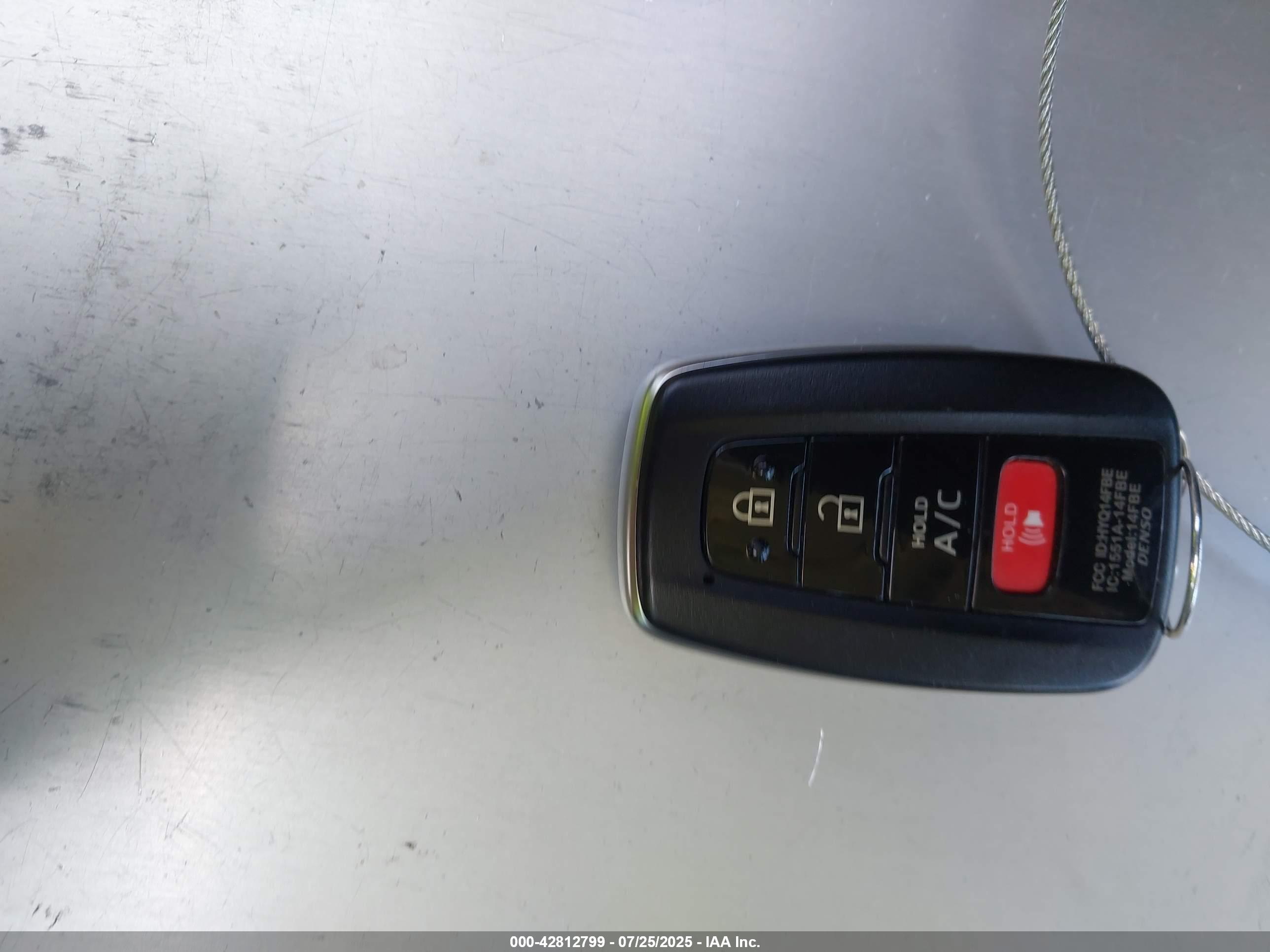 TOYOTA PRIUS image 11