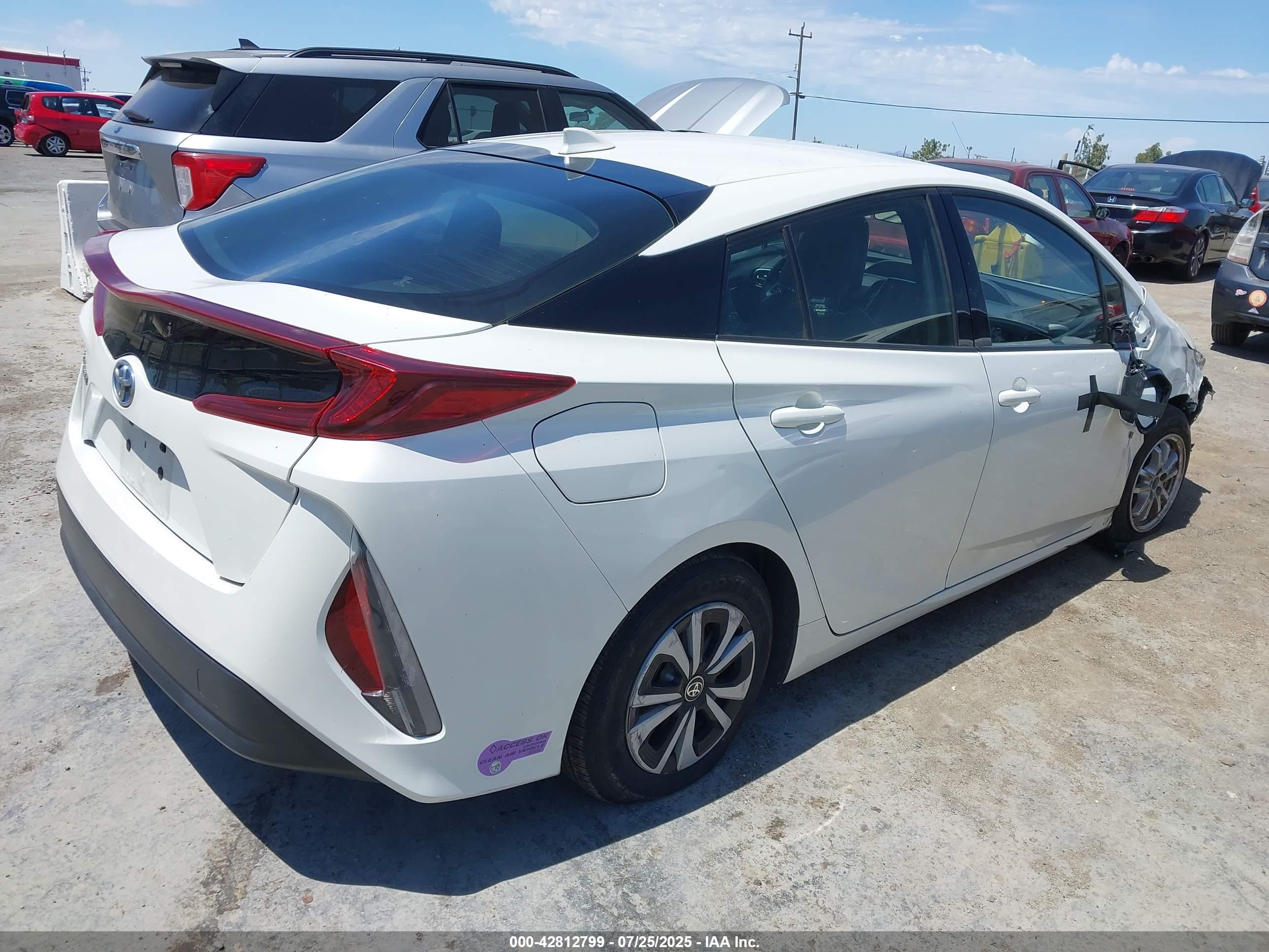 TOYOTA PRIUS image 4