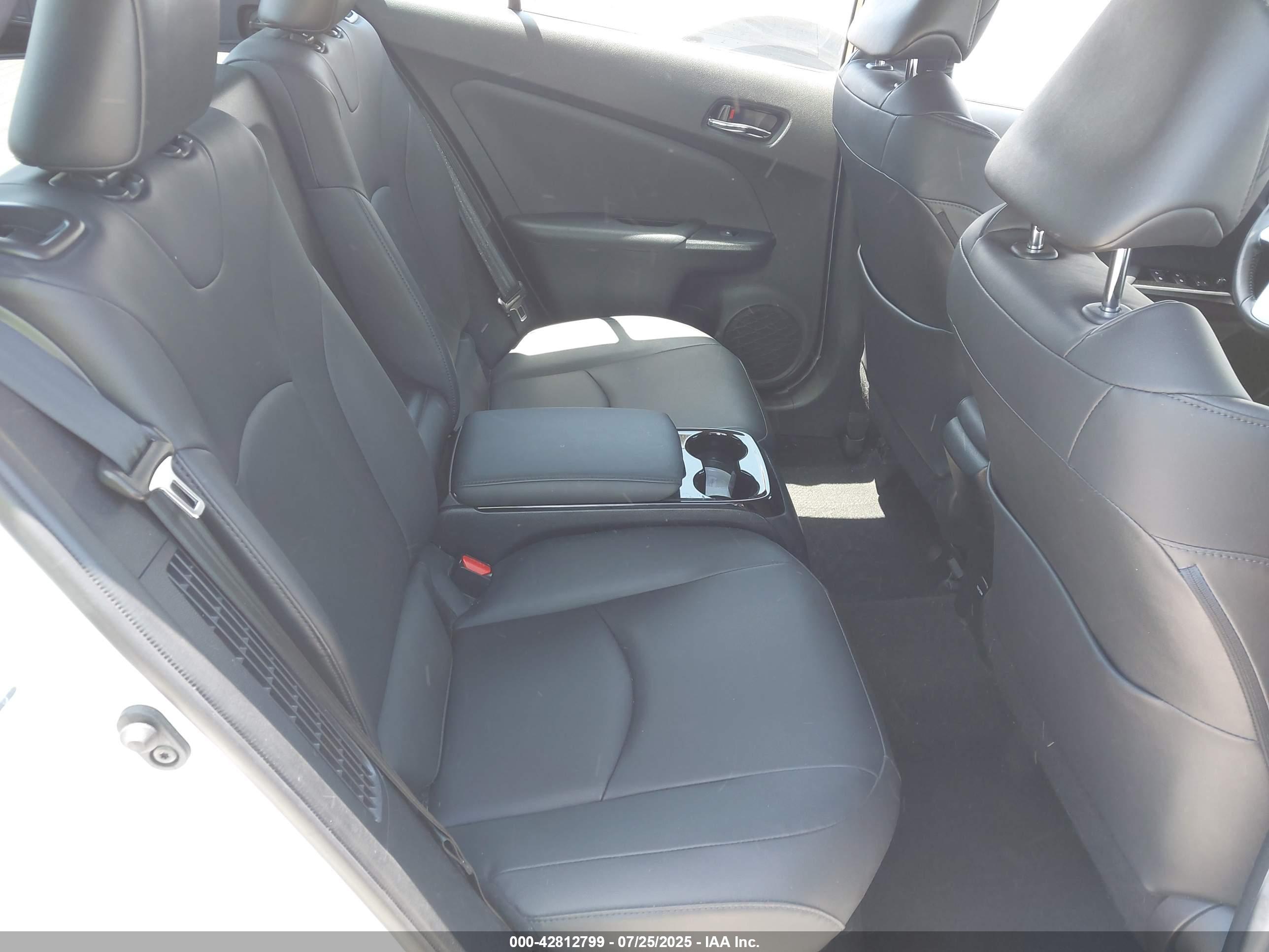 TOYOTA PRIUS image 8