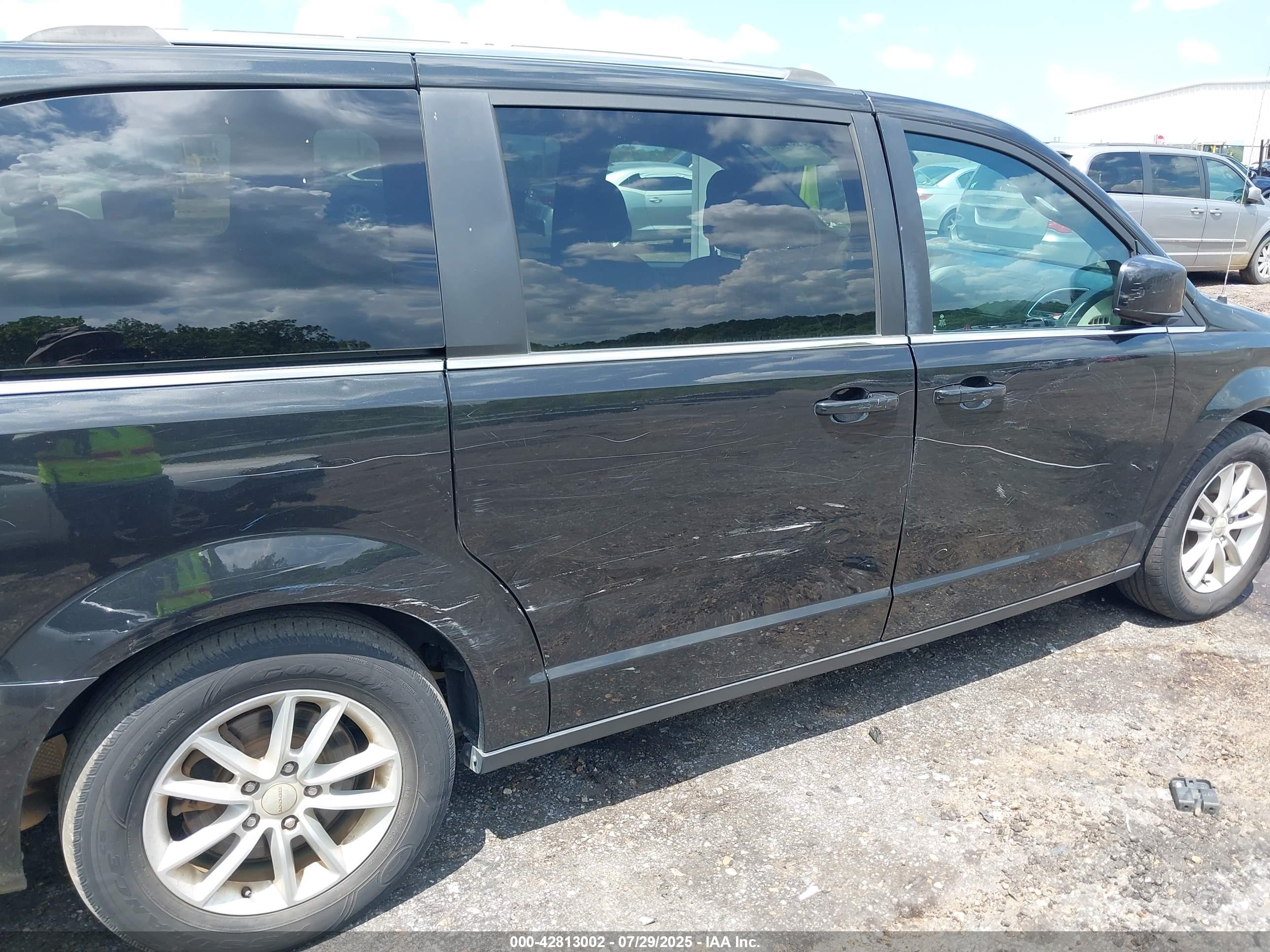 DODGE GRAND image 6
