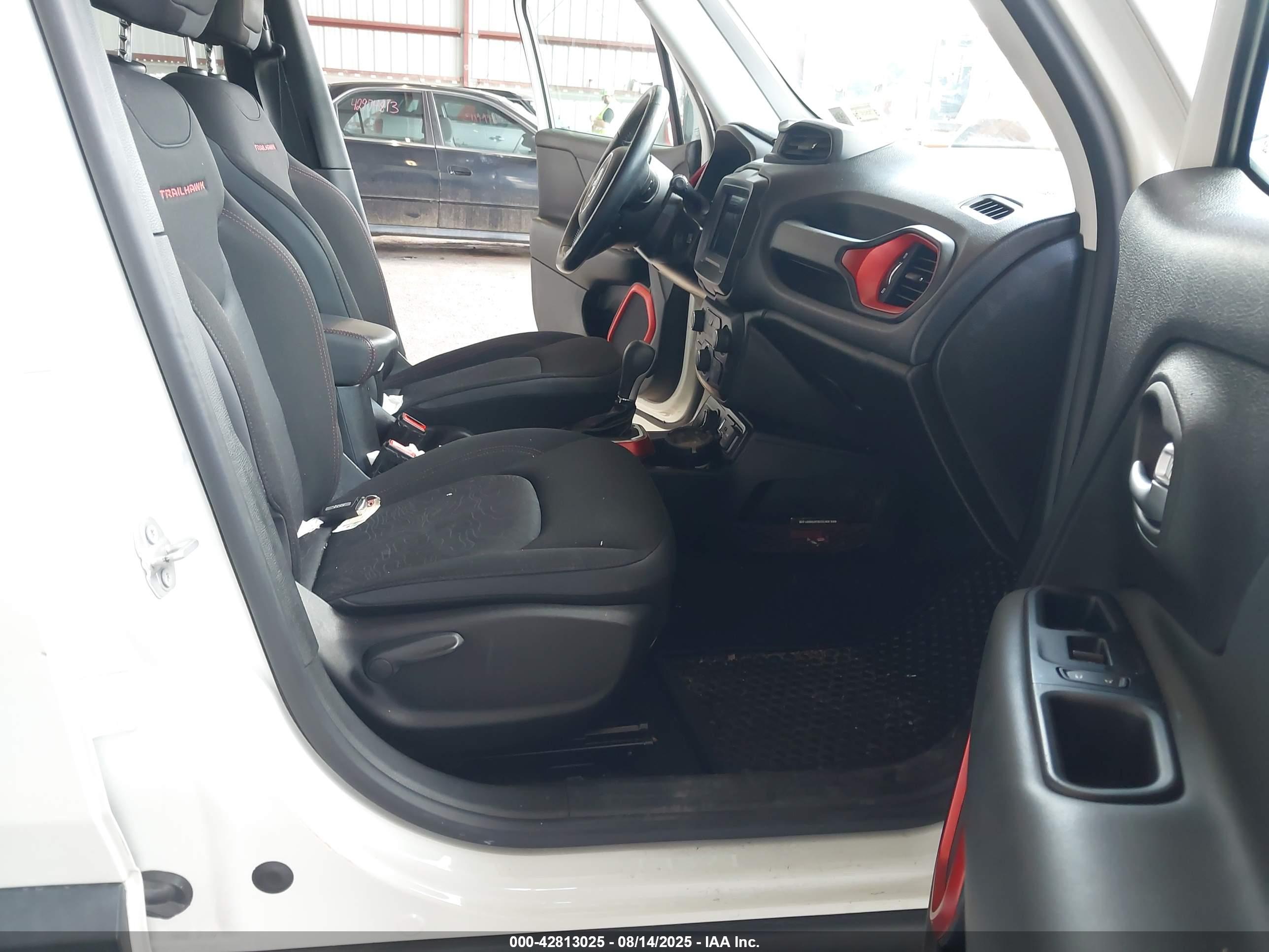 JEEP RENEGADE image 5