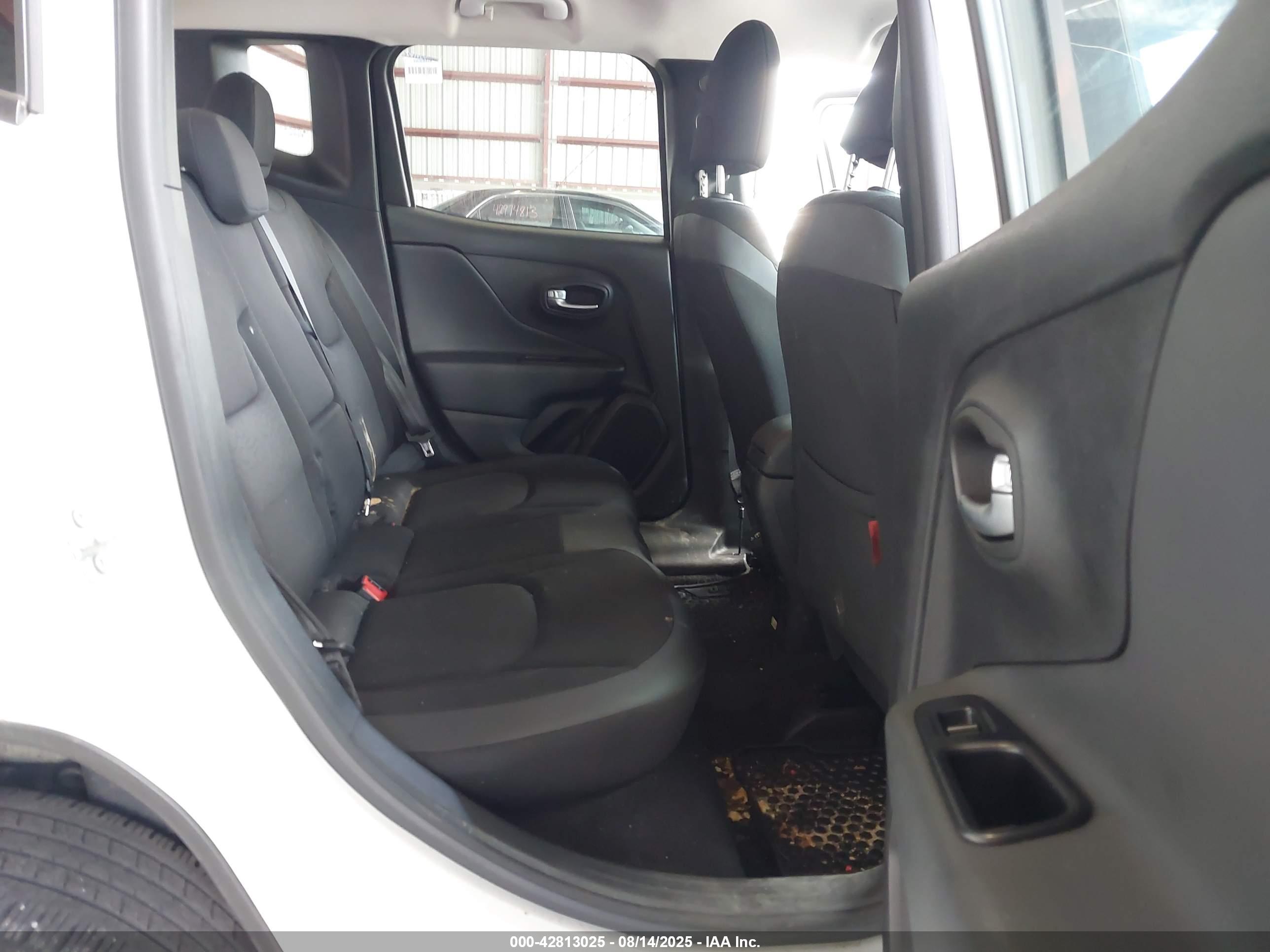 JEEP RENEGADE image 8