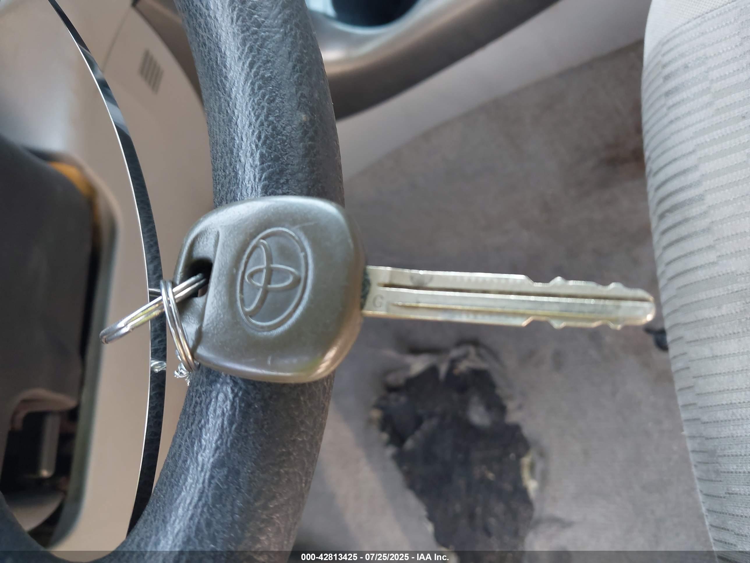 TOYOTA RAV4 image 11