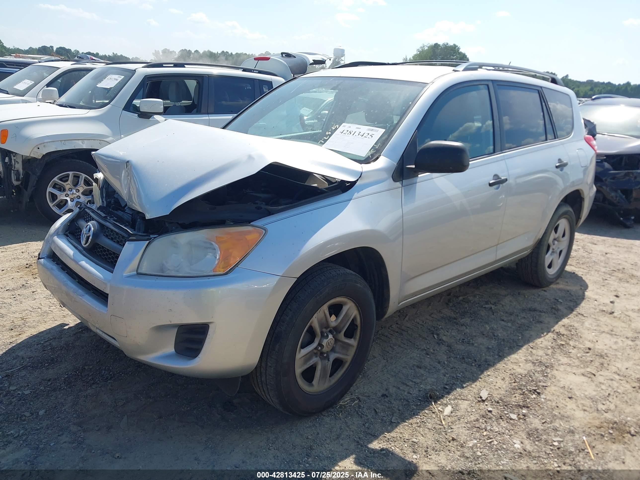 TOYOTA RAV4 image 2