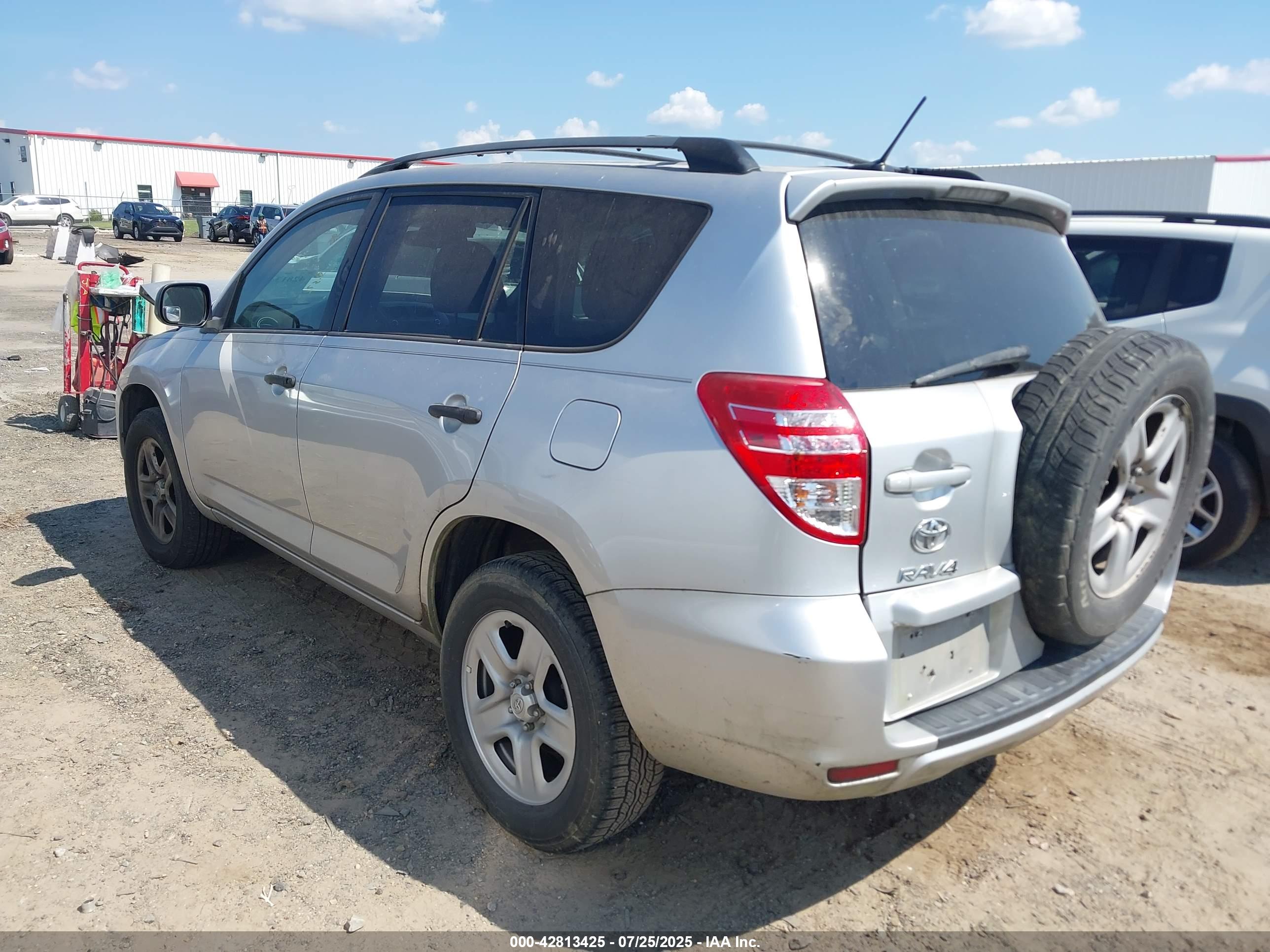TOYOTA RAV4 image 3