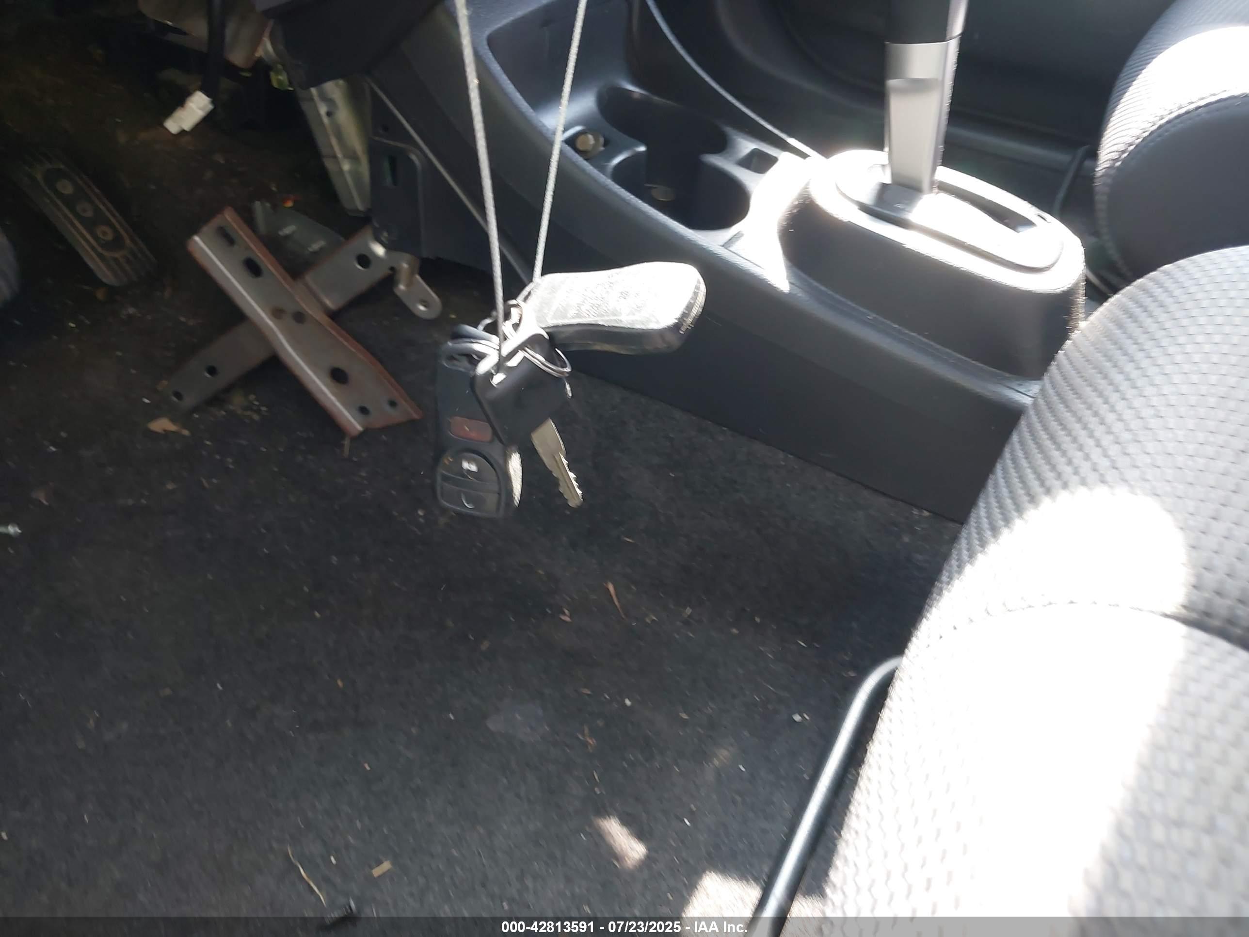 NISSAN VERSA image 11